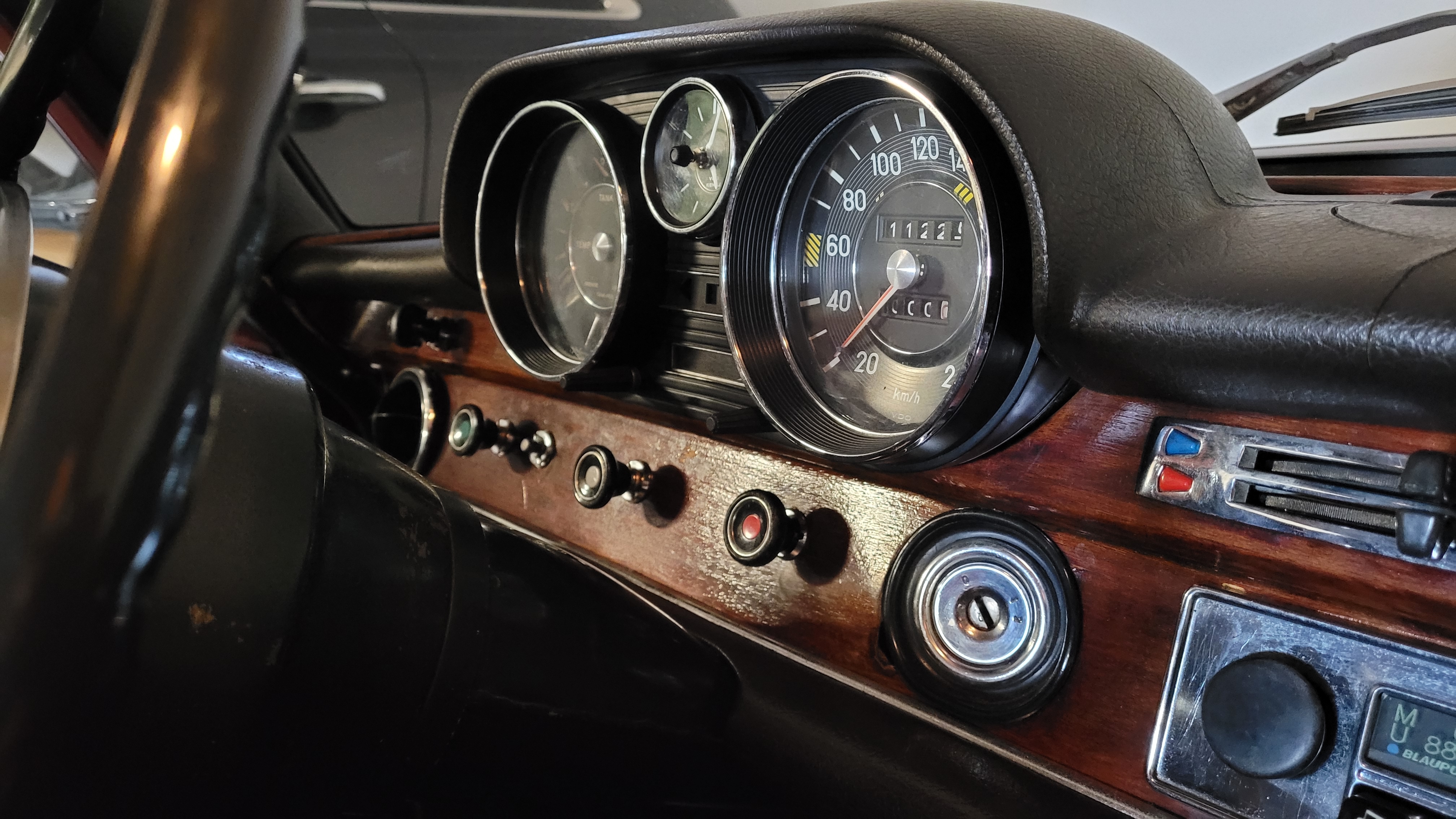 Mercedes Benz W108 Push/Turn Knob lighted