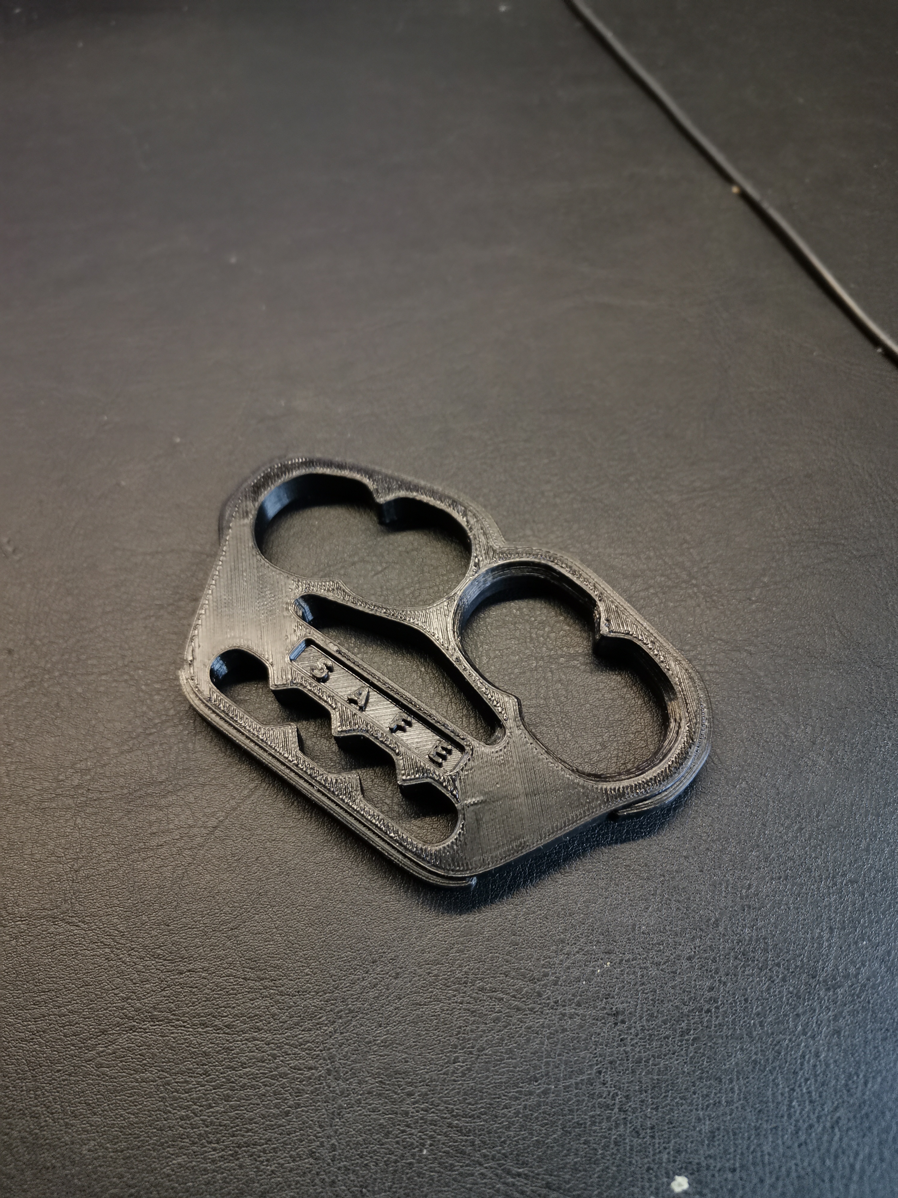 Miniatura 4 do modelo 3D self-defense knuckle boxer