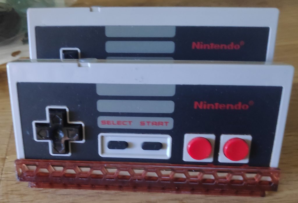 Miniatura 2 do modelo 3D NES Controller Stand
