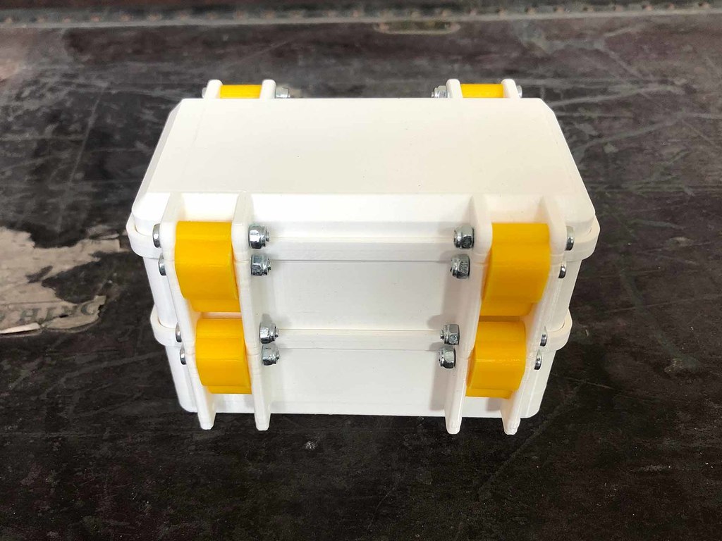 Miniatura 2 do modelo 3D Stackable Ammo Box Parametric