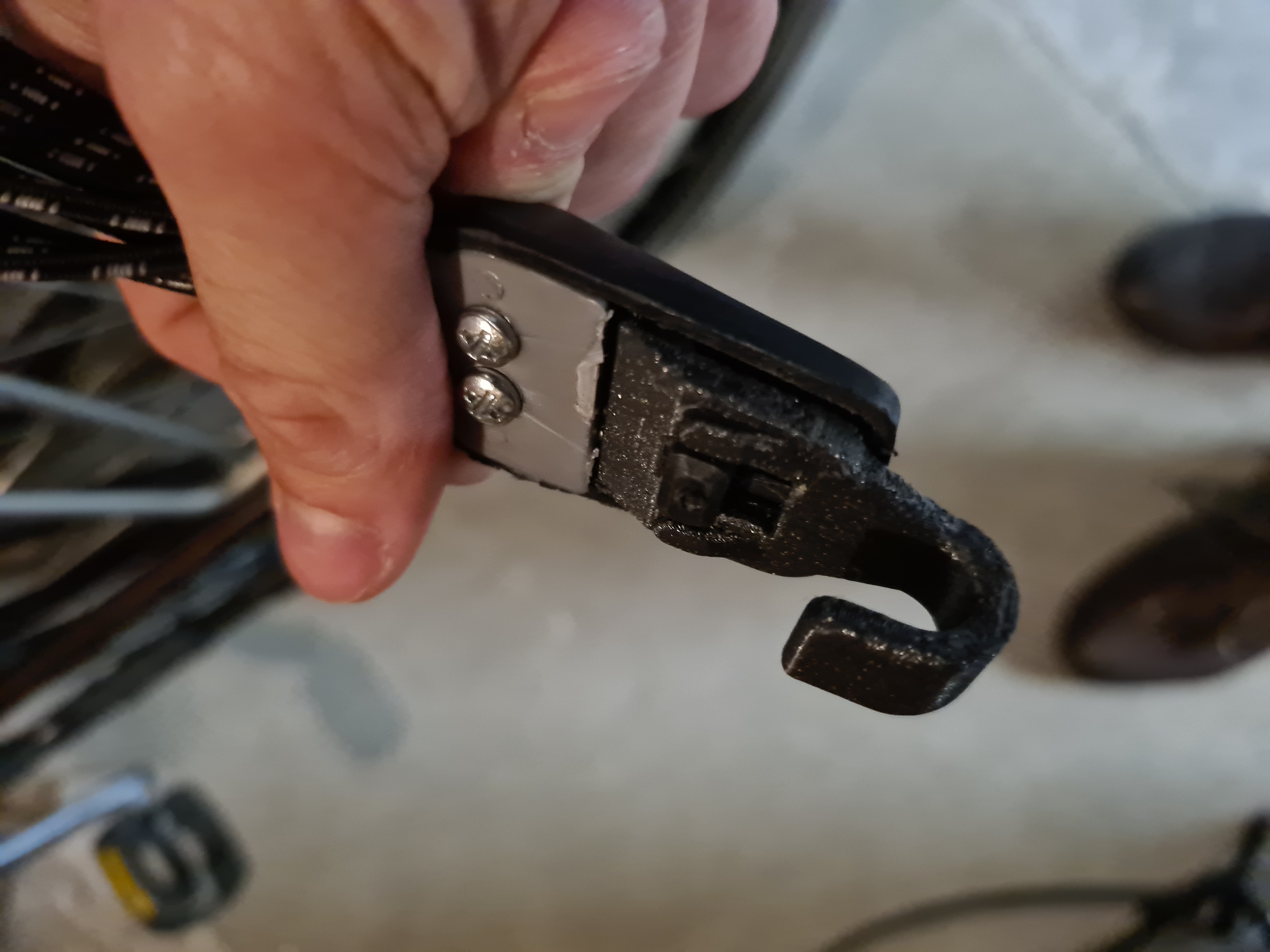 Bicycle luggage strap hook