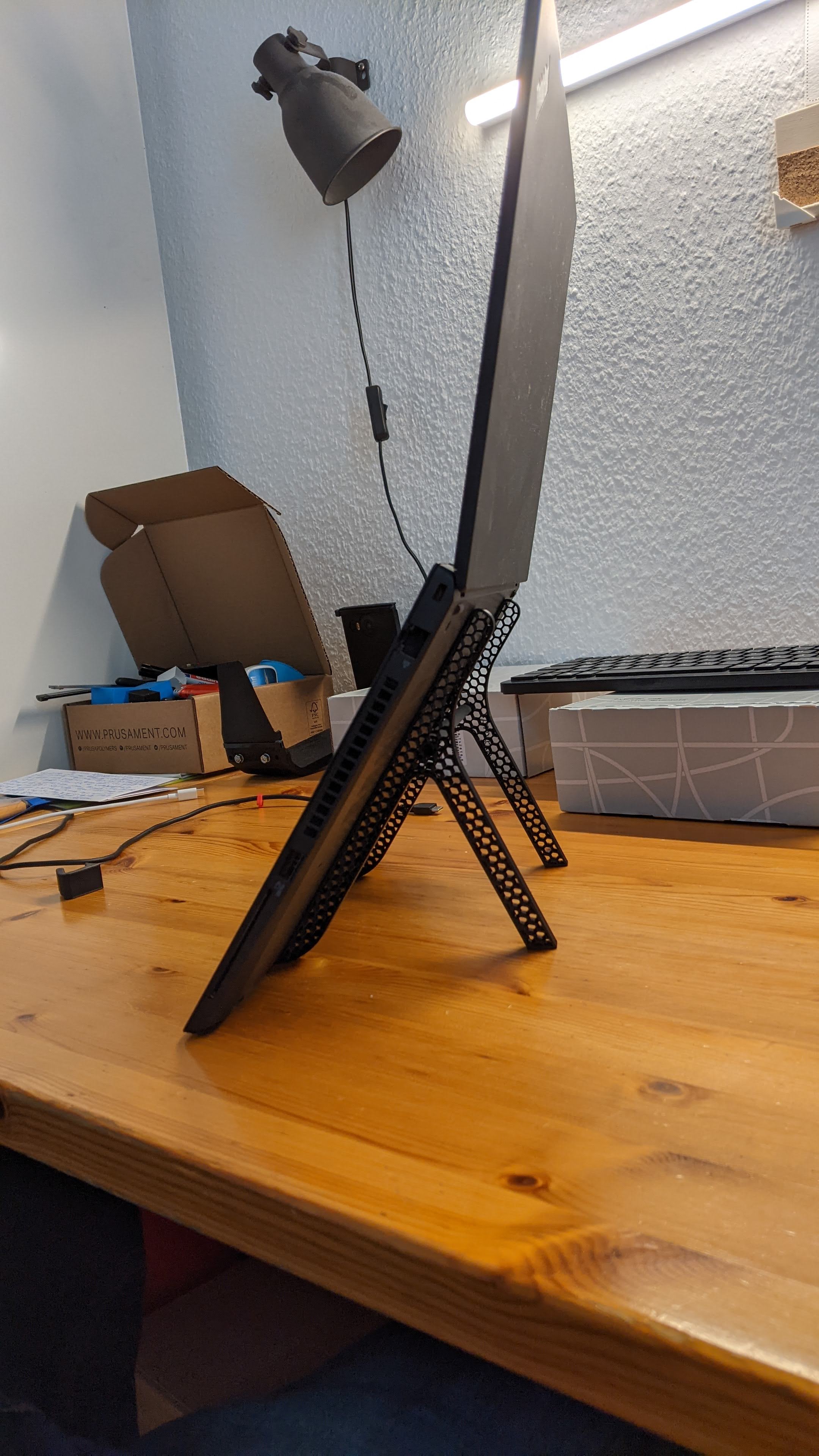 Lenovo ThinkPad P14s stand