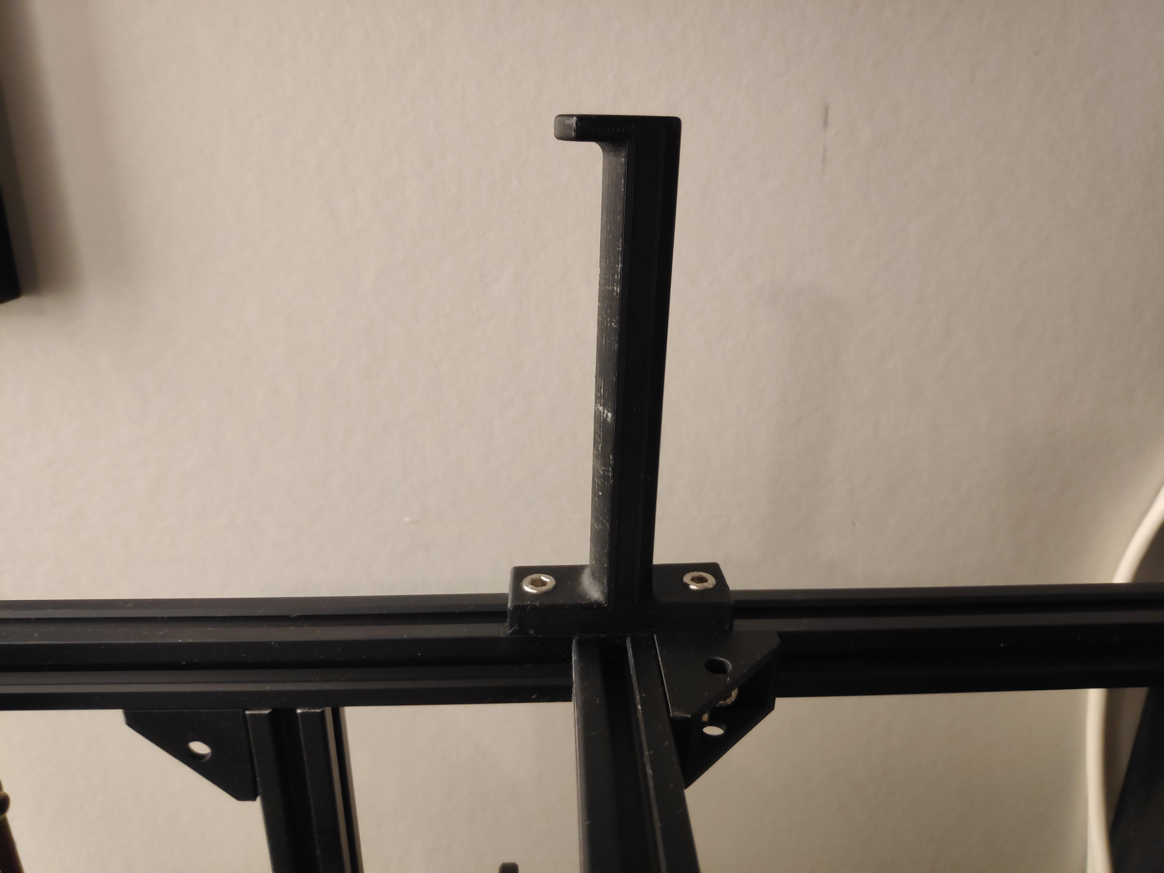 Universal filament spool holder for 2020 extrusion