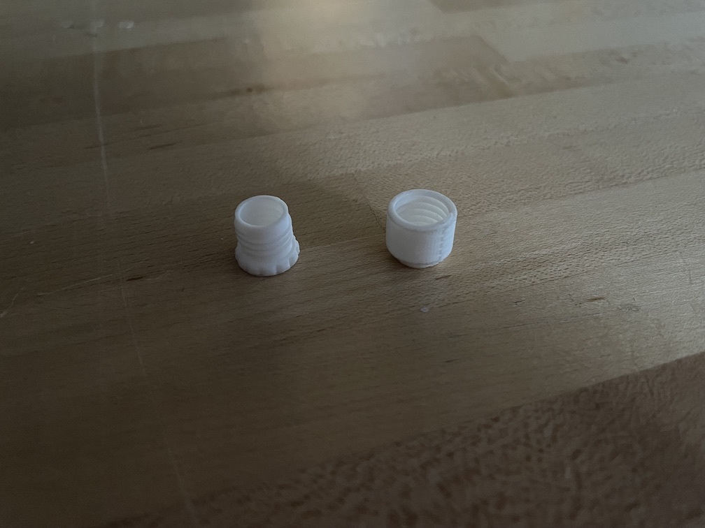Miniatura 2 do modelo 3D Mini Geocache Container (split parts)
