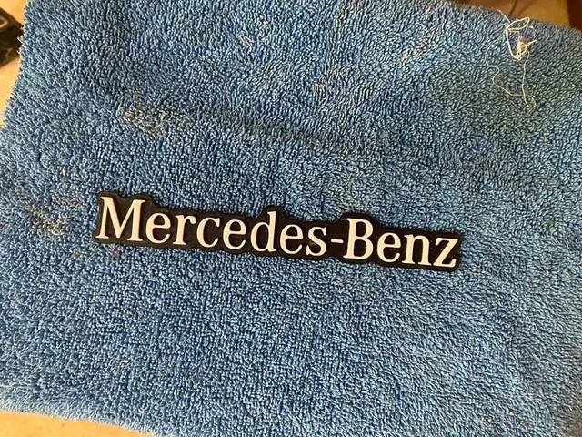 mercedes-benz logo