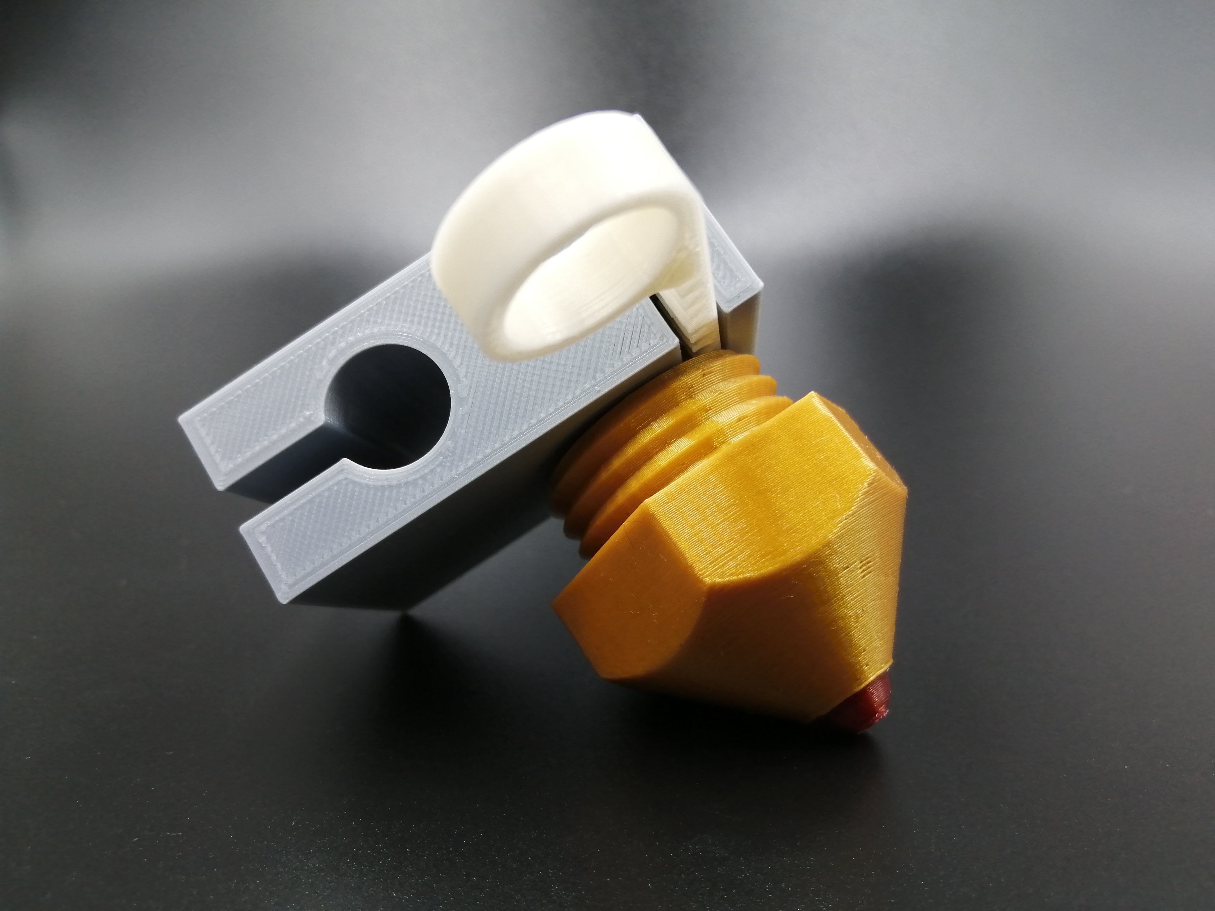 Miniatura 4 do modelo 3D Nozzle Spinning Top