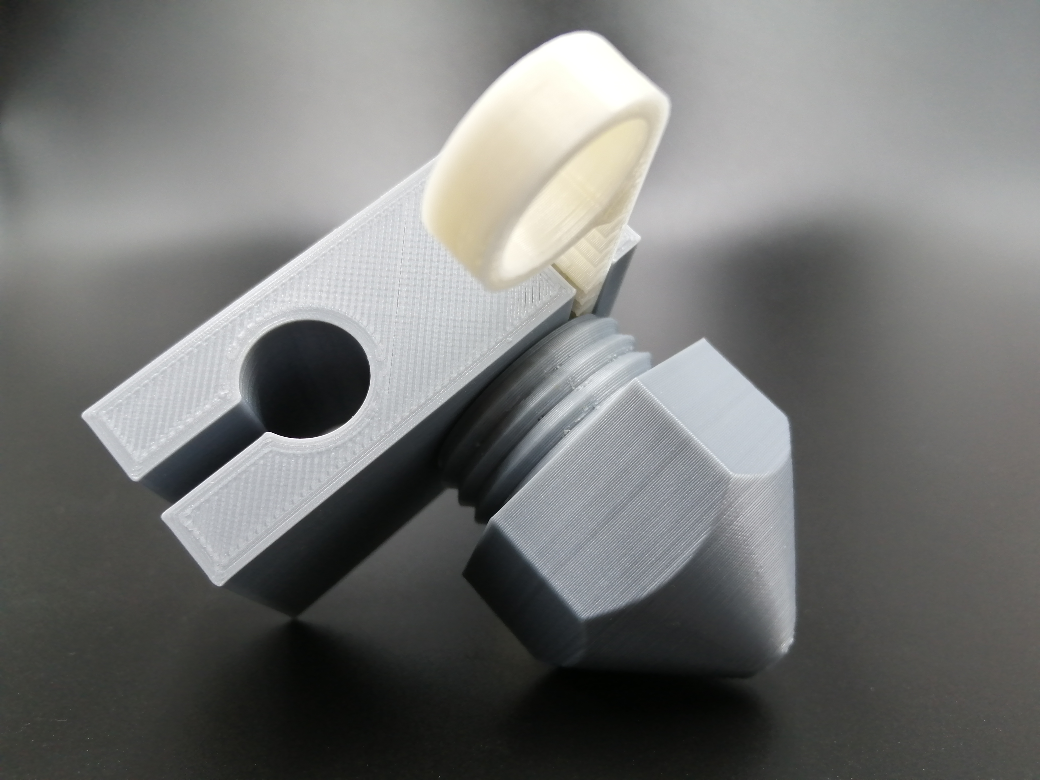 Miniatura 2 do modelo 3D Nozzle Spinning Top