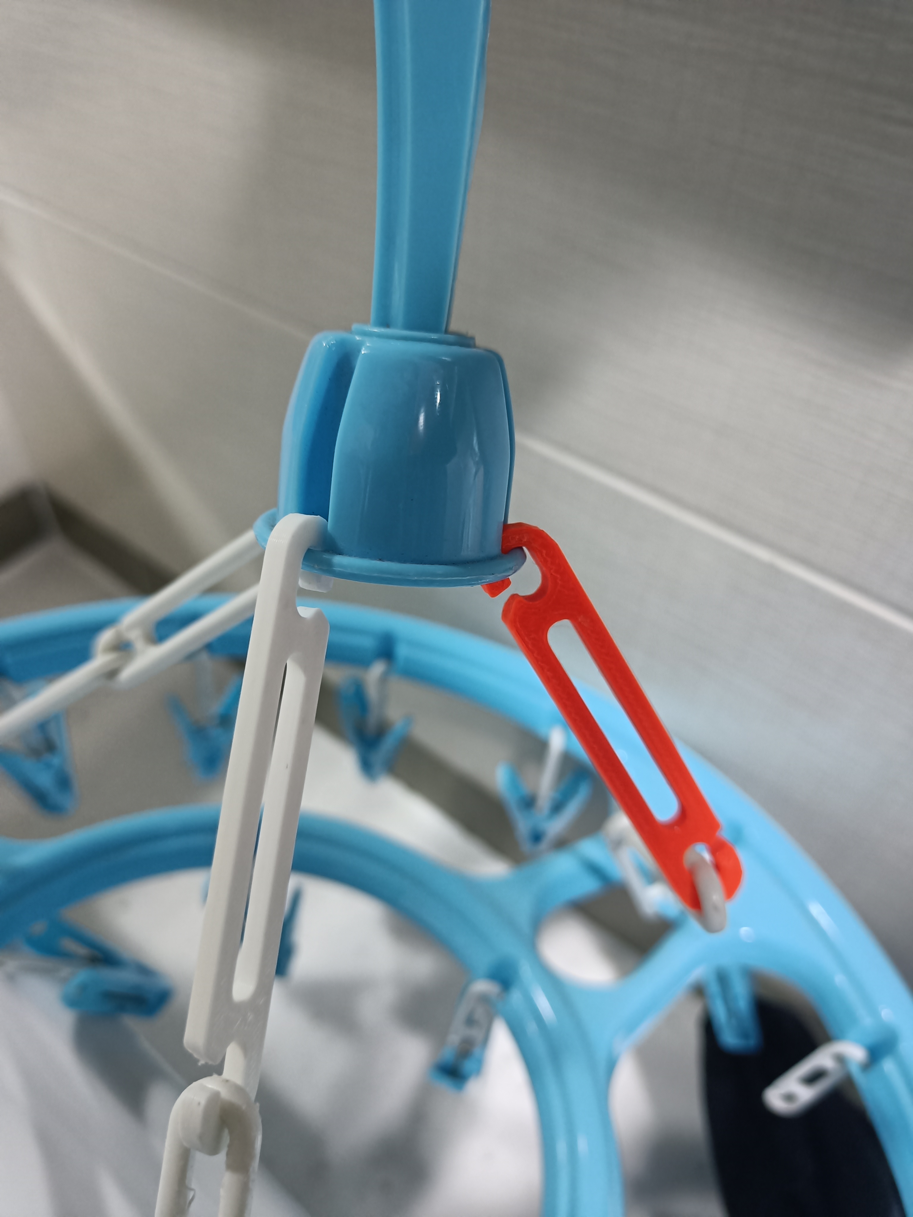 Clothes-Drying Peg Hanger Links