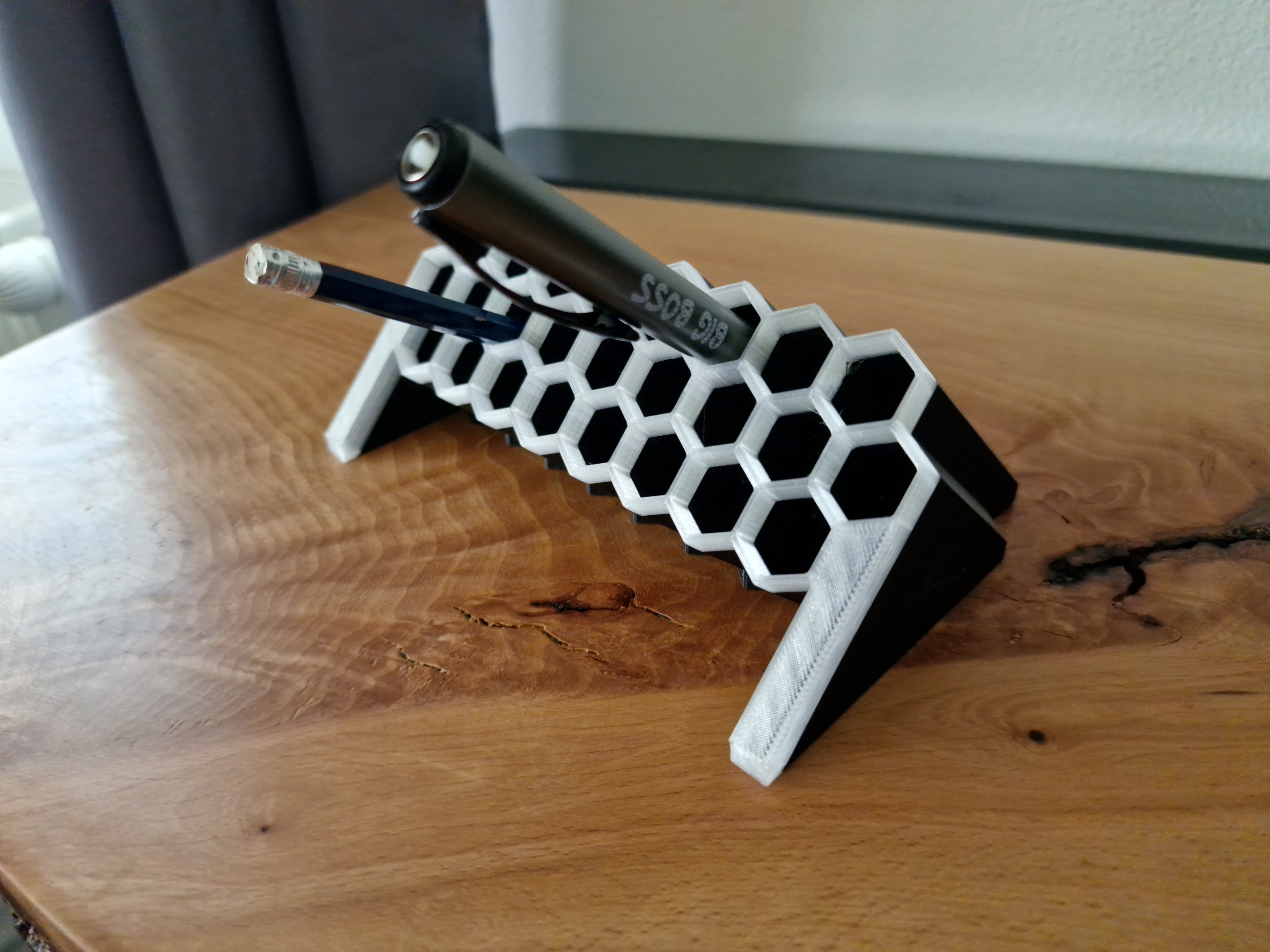 Pen / pencil holder