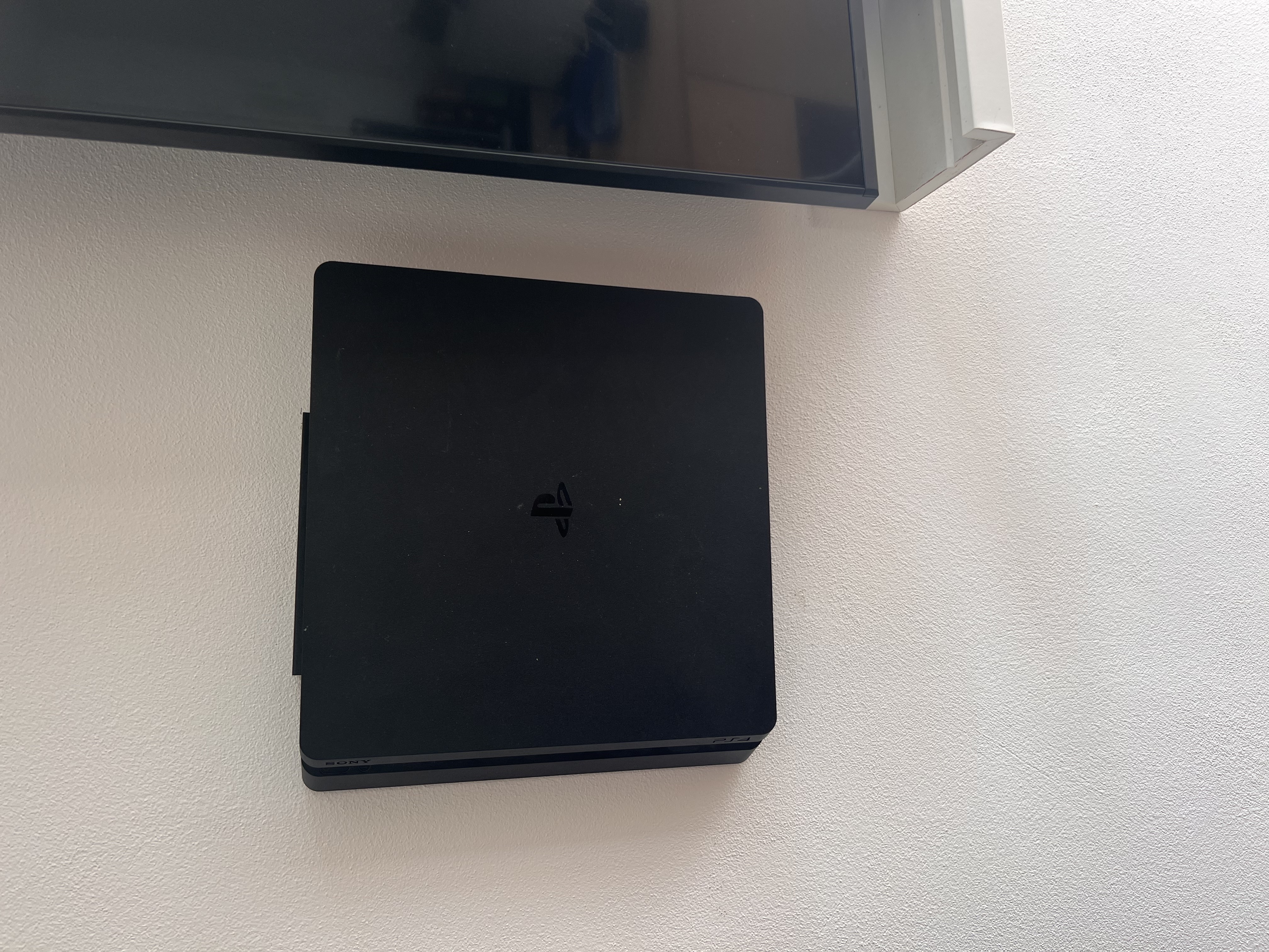 PlayStation 4 wall mount