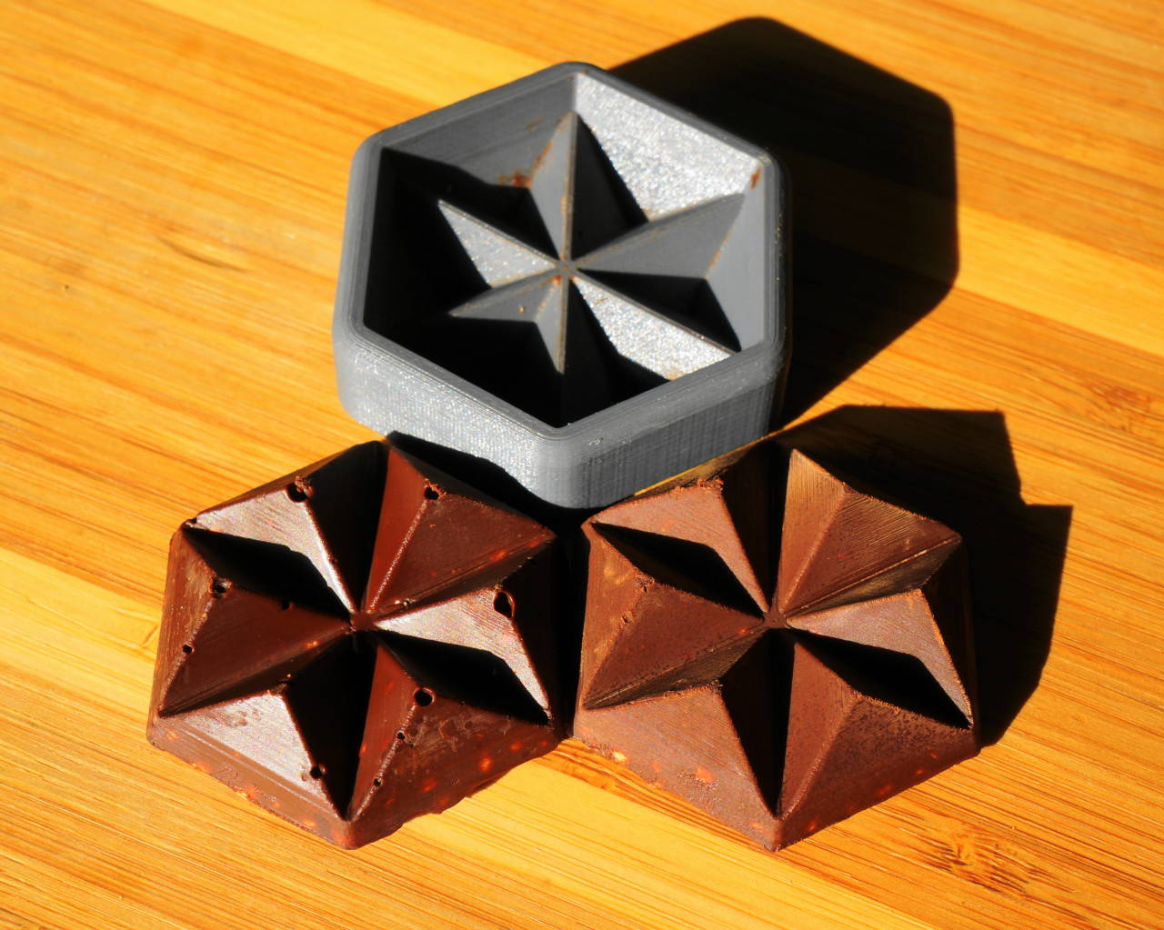 Tetrahedron hex mold