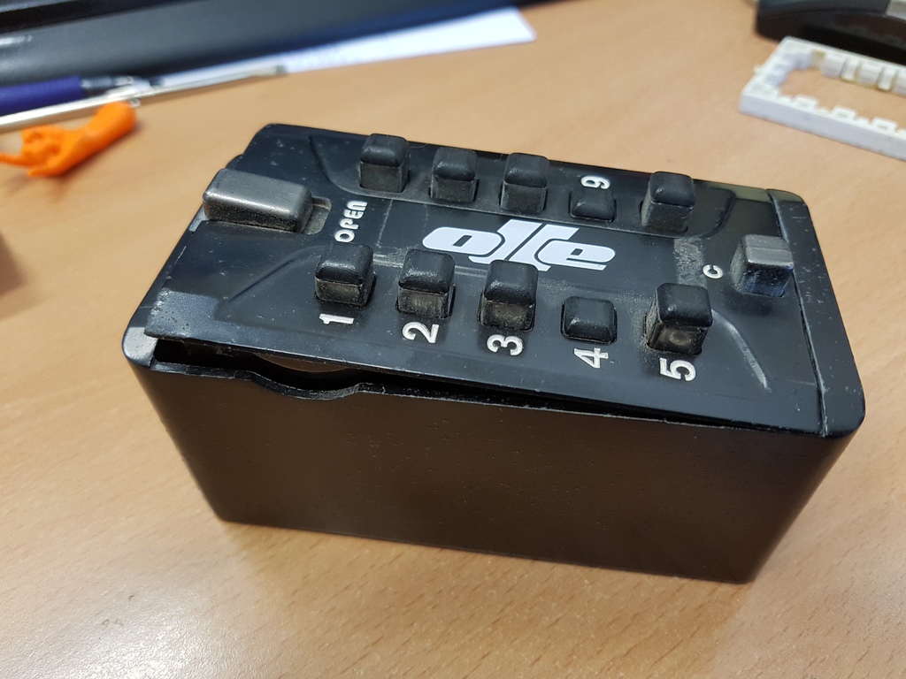Sliding spare for keybox
