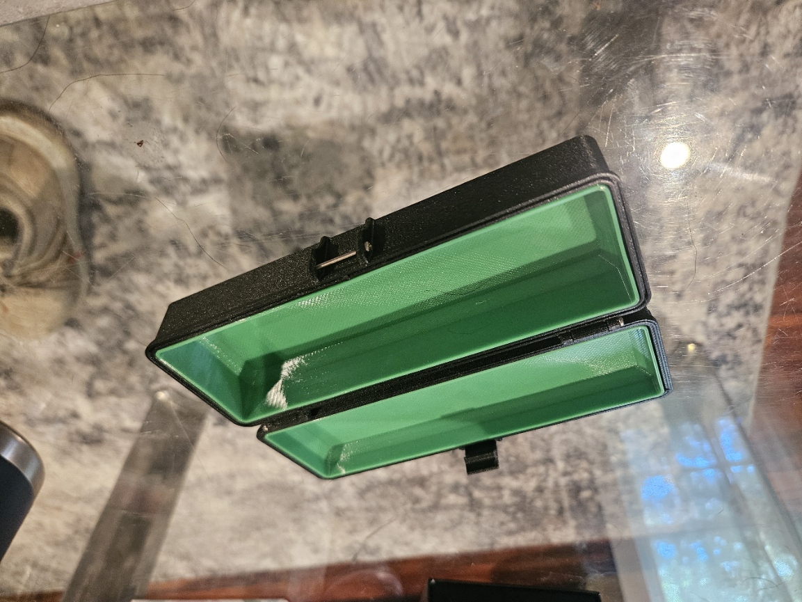 Miniatura 2 do modelo 3D rugged glasses case