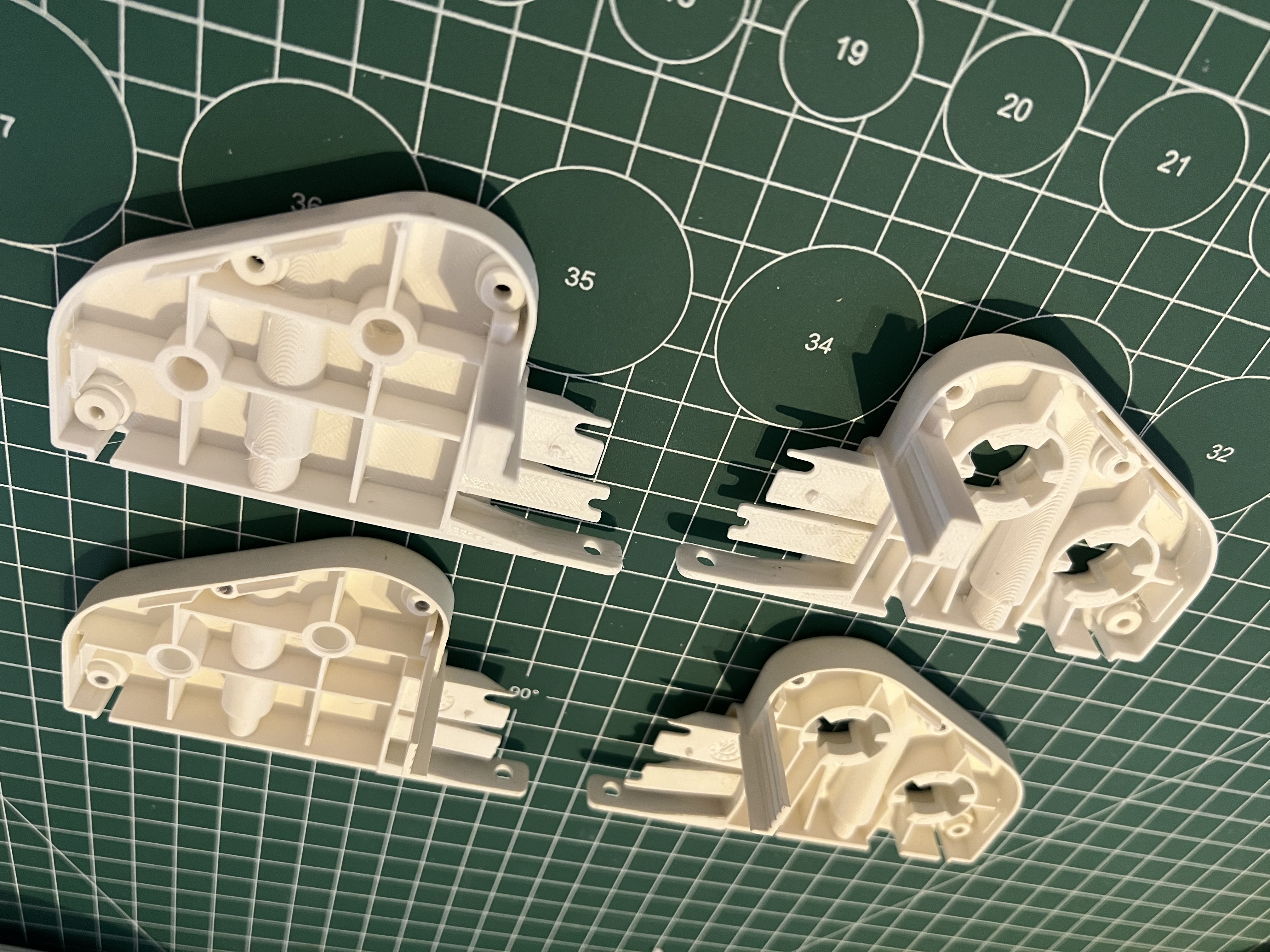 Bearing caps for Dometic SEITZ roller blinds
