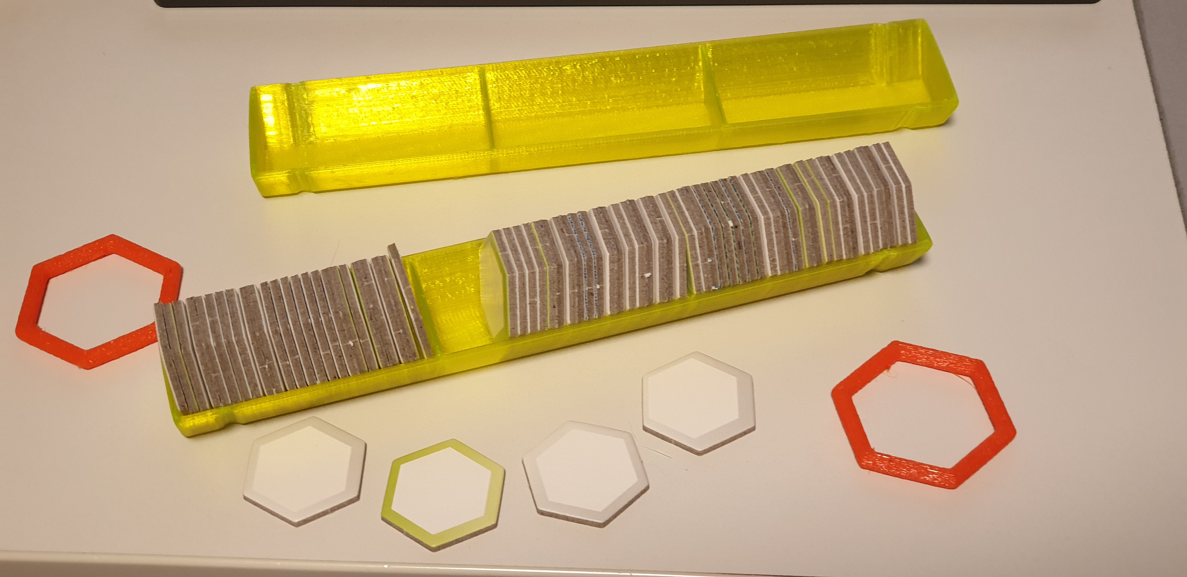 long hex box with 3 compartments