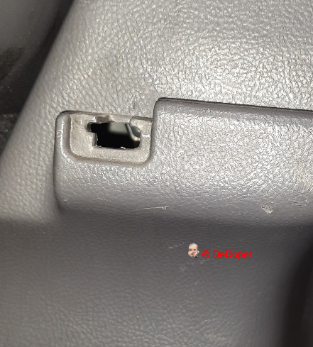 Parcel shelf side panel clamp Toyota Celica 2000 — thumbnail 4