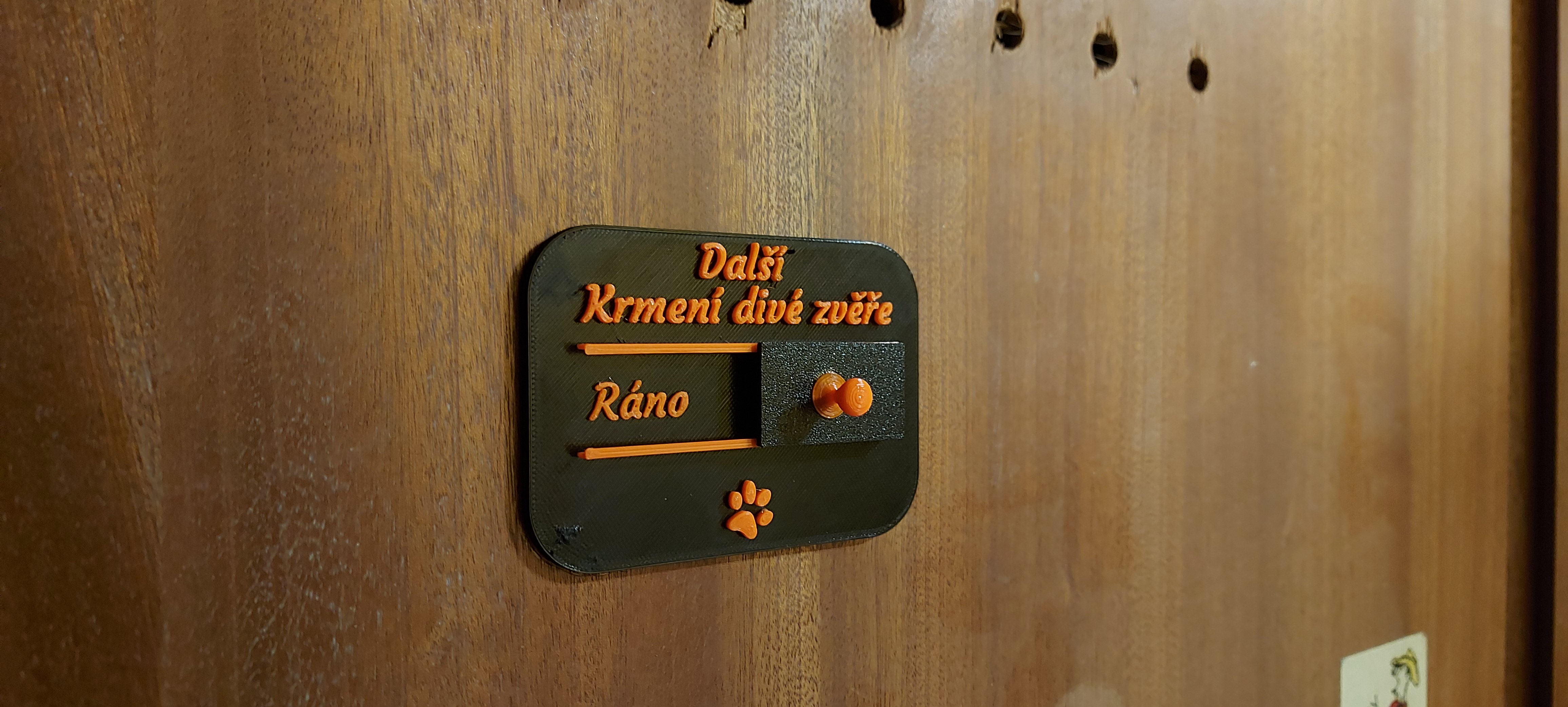 Cedulka krmení mazlíčka