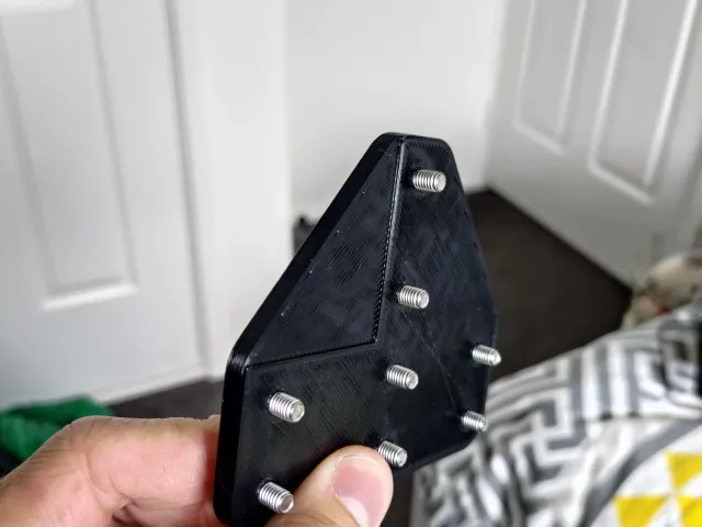 Vertical support bracket
