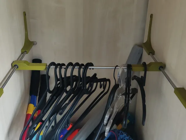 Kid wardrobe space optimizer with linear bearings