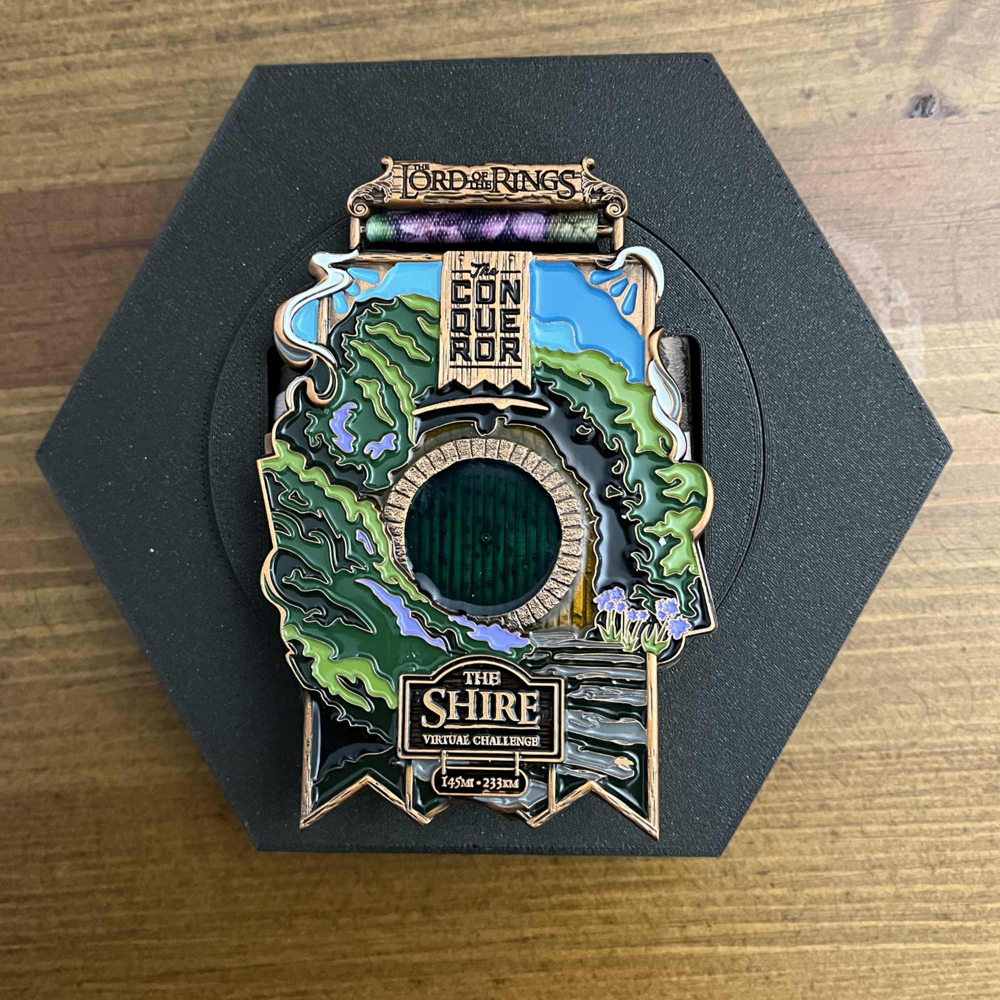 Hex stackable medal holder