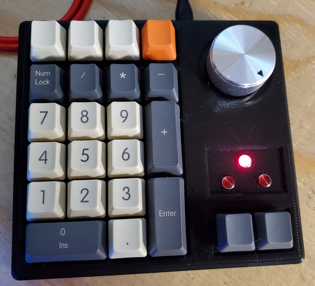 TheUltiPad - a 23 Key Number Pad/Macropad with Rotary Encoder