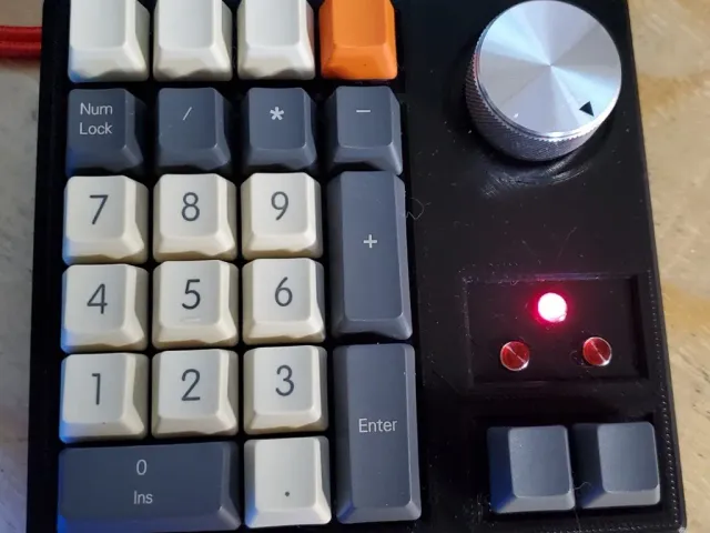 TheUltiPad - a 23 Key Number Pad/Macropad with Rotary Encoder