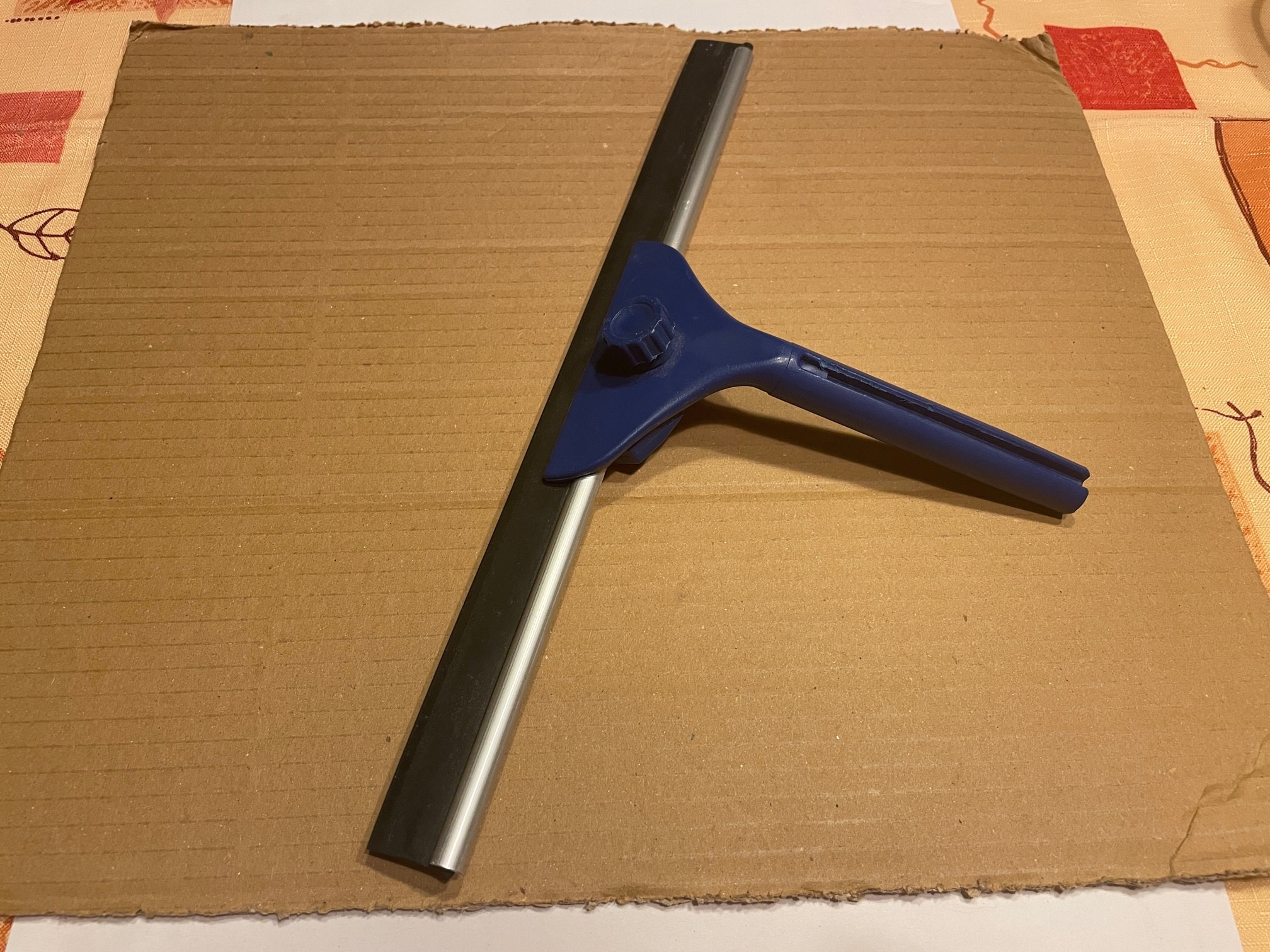 Miniatura 2 do modelo 3D Window Squeegee Holder
