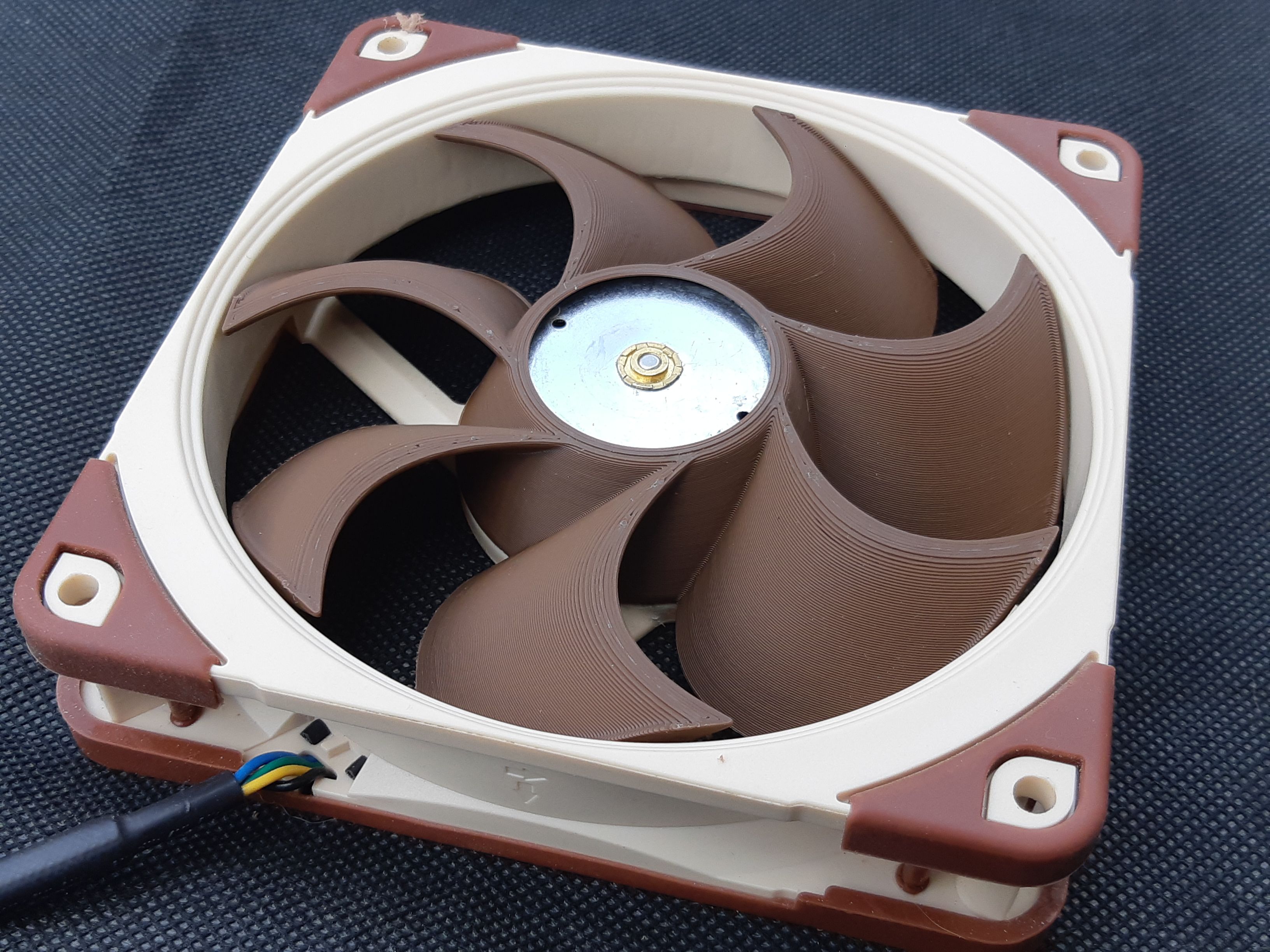 XJ99C Noctua NF-A12x25 Mod