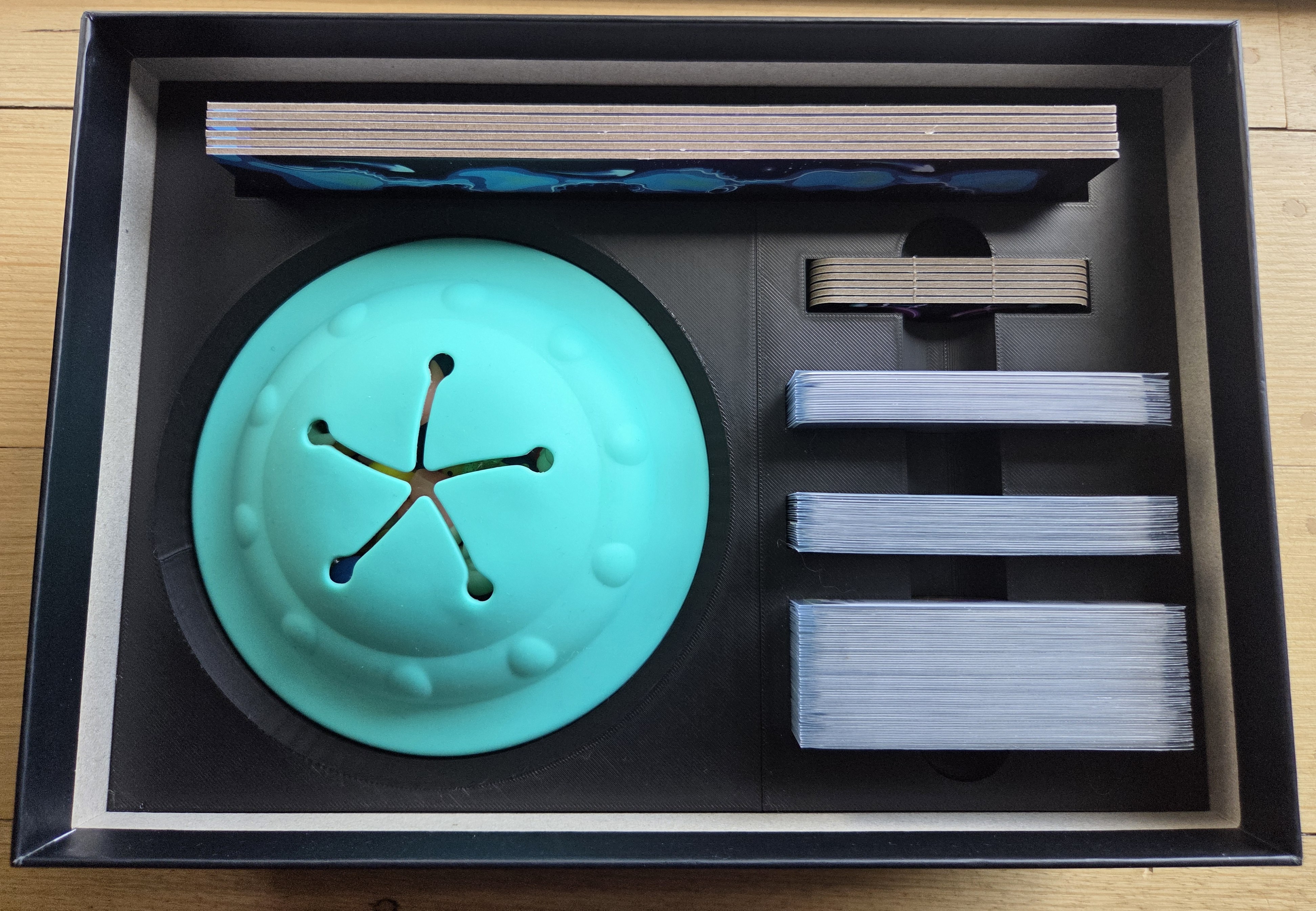 Abducktion + Expansion box insert - sleeved cards