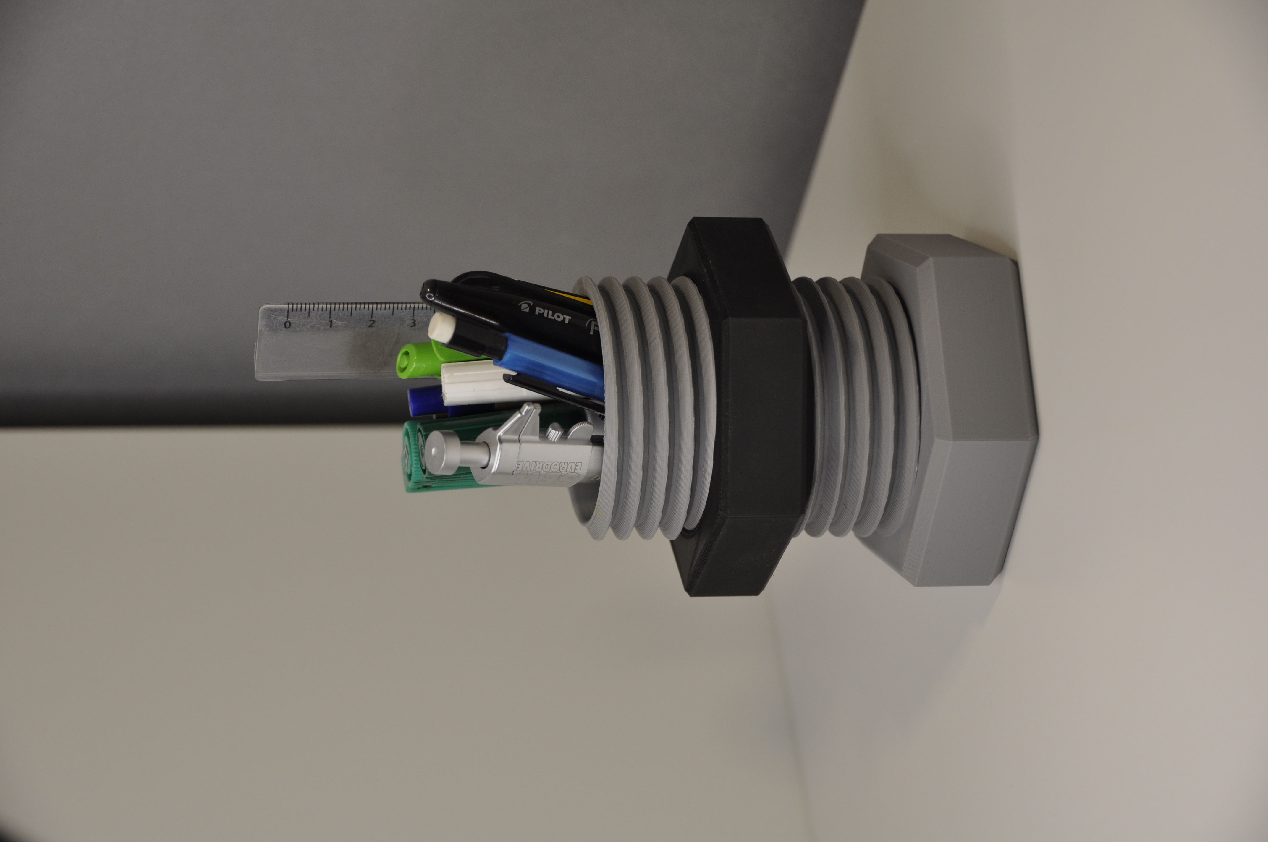 Stiftehalter im Schrauben Design- Screw pencilholder