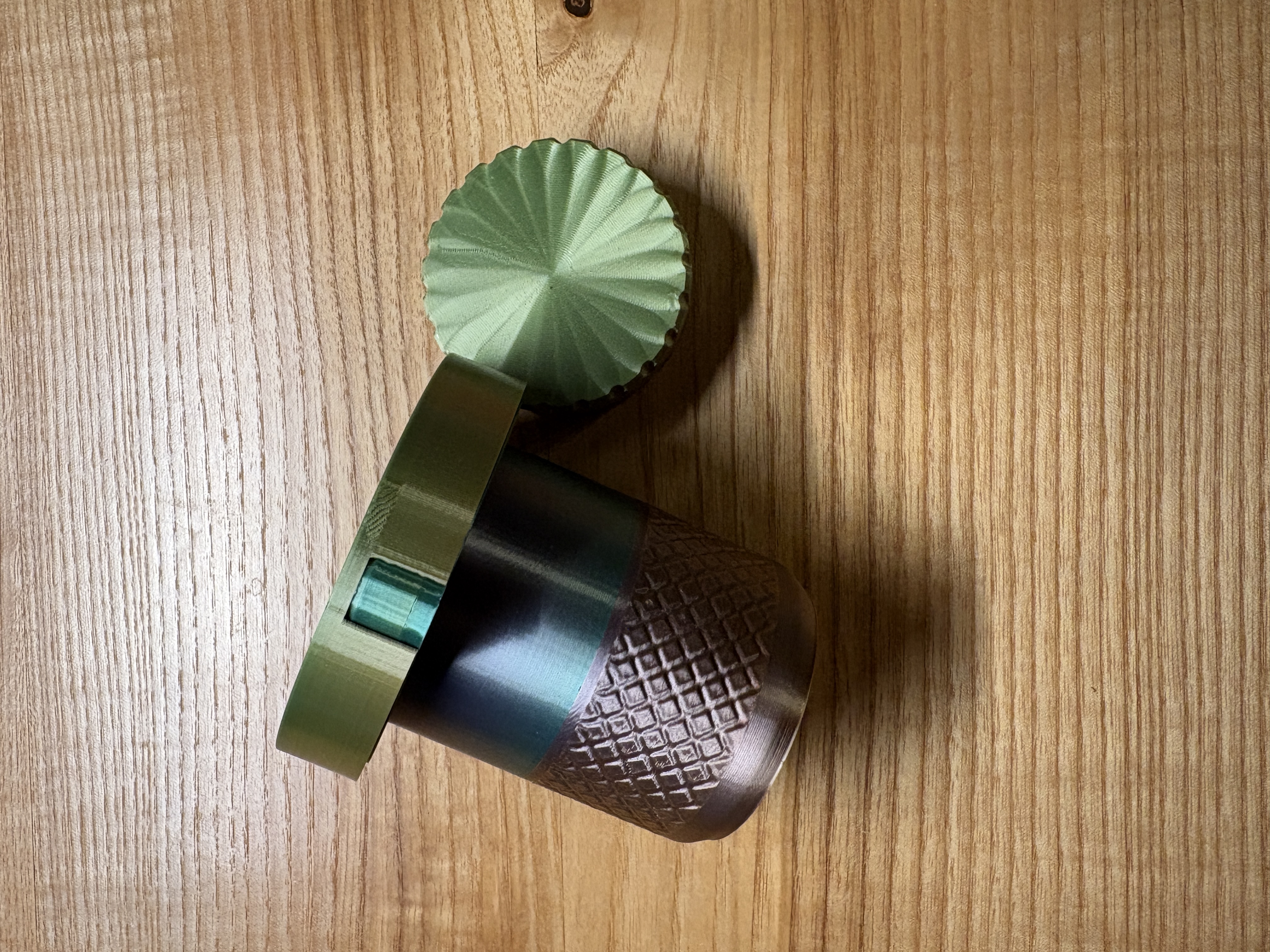 Grinder top lid add-on