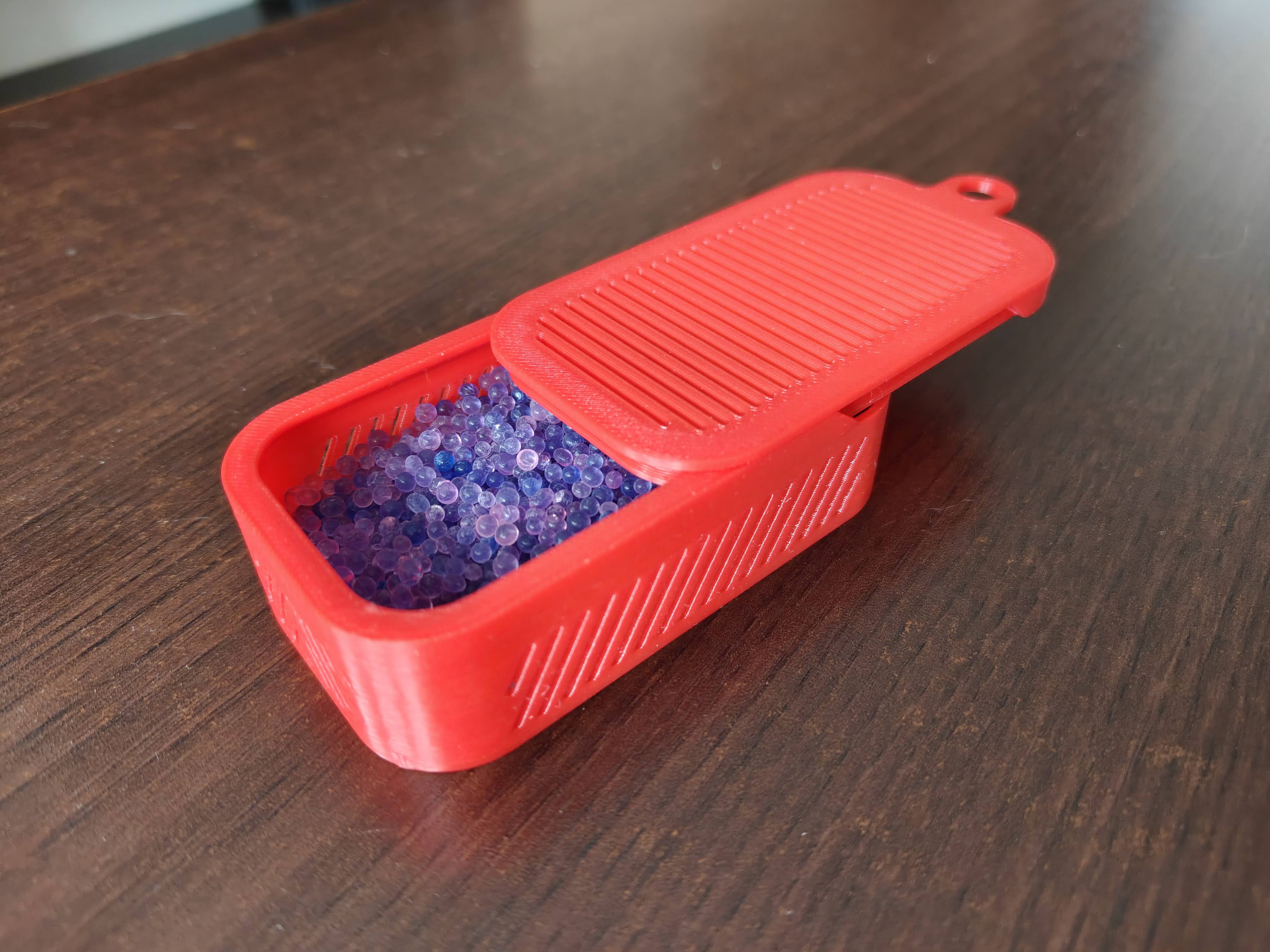 Small silica gel dessicant box container + mount