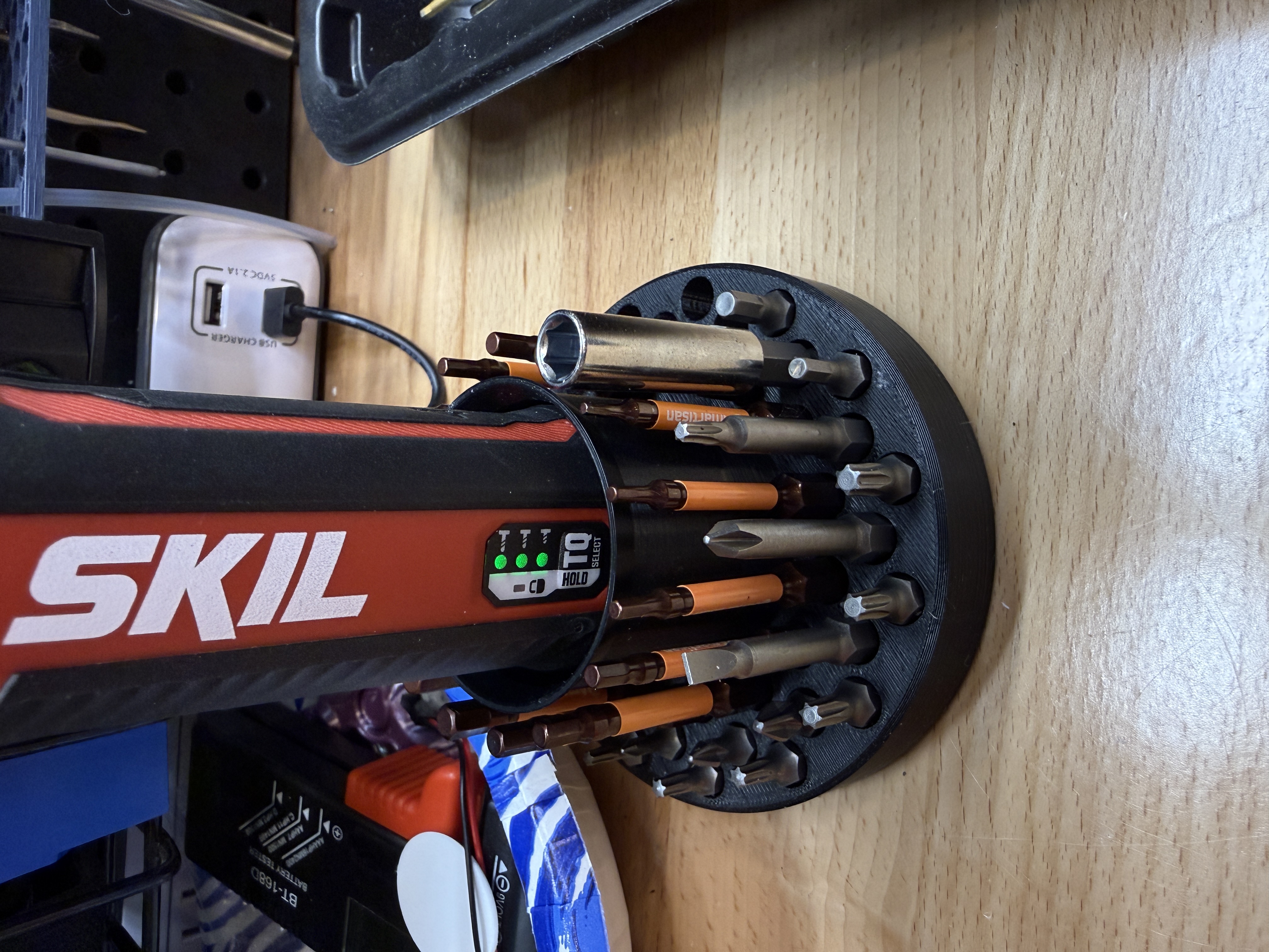 Skil SD5619-00 TWIST 2.0 Screwdriver Charging Stand-Improved