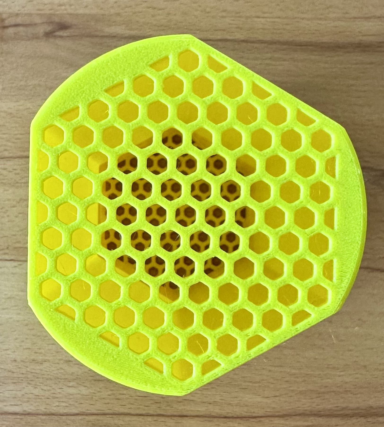Belüfteter Behälter für kleine und große Schwimmbrillen