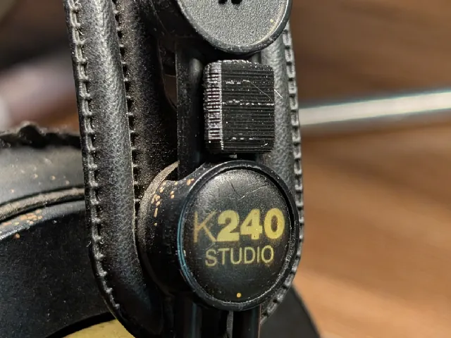AKG 240 Headphone support wedge