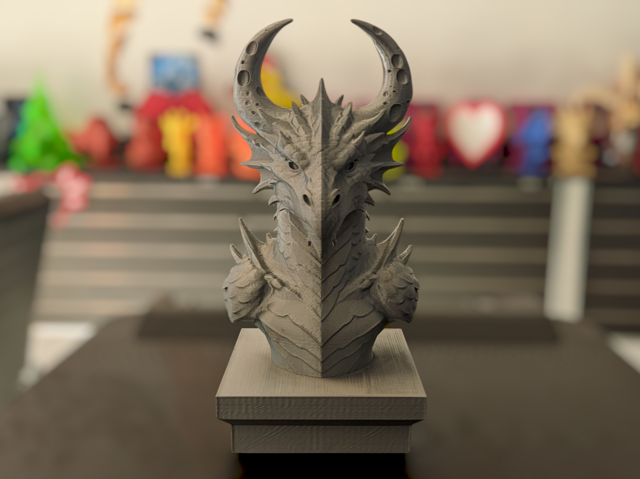 Miniatura 2 do modelo 3D Moon Dragon Bust