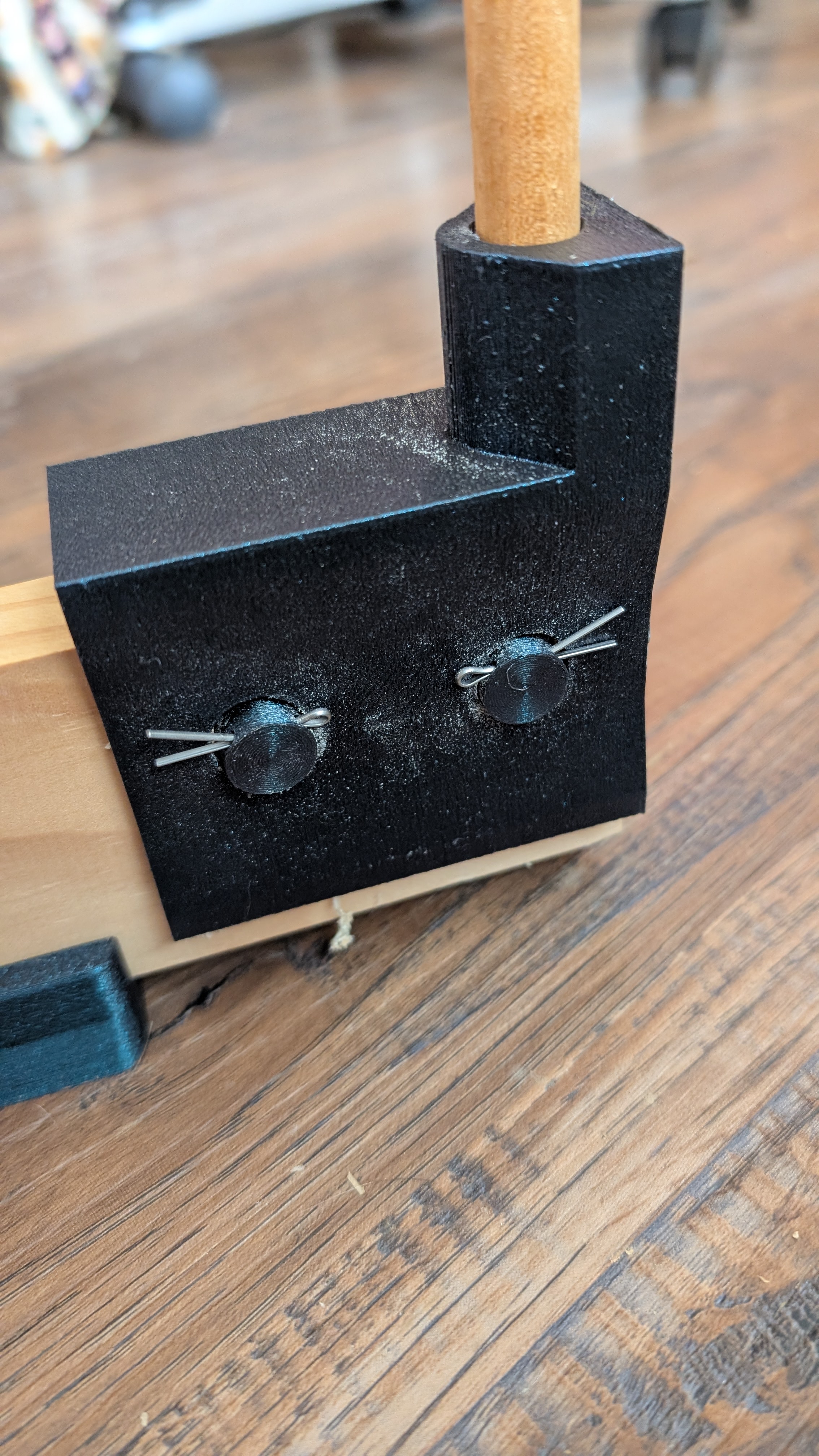 Weaver's Adjustable Yarn Cutting Jig — thumbnail 4