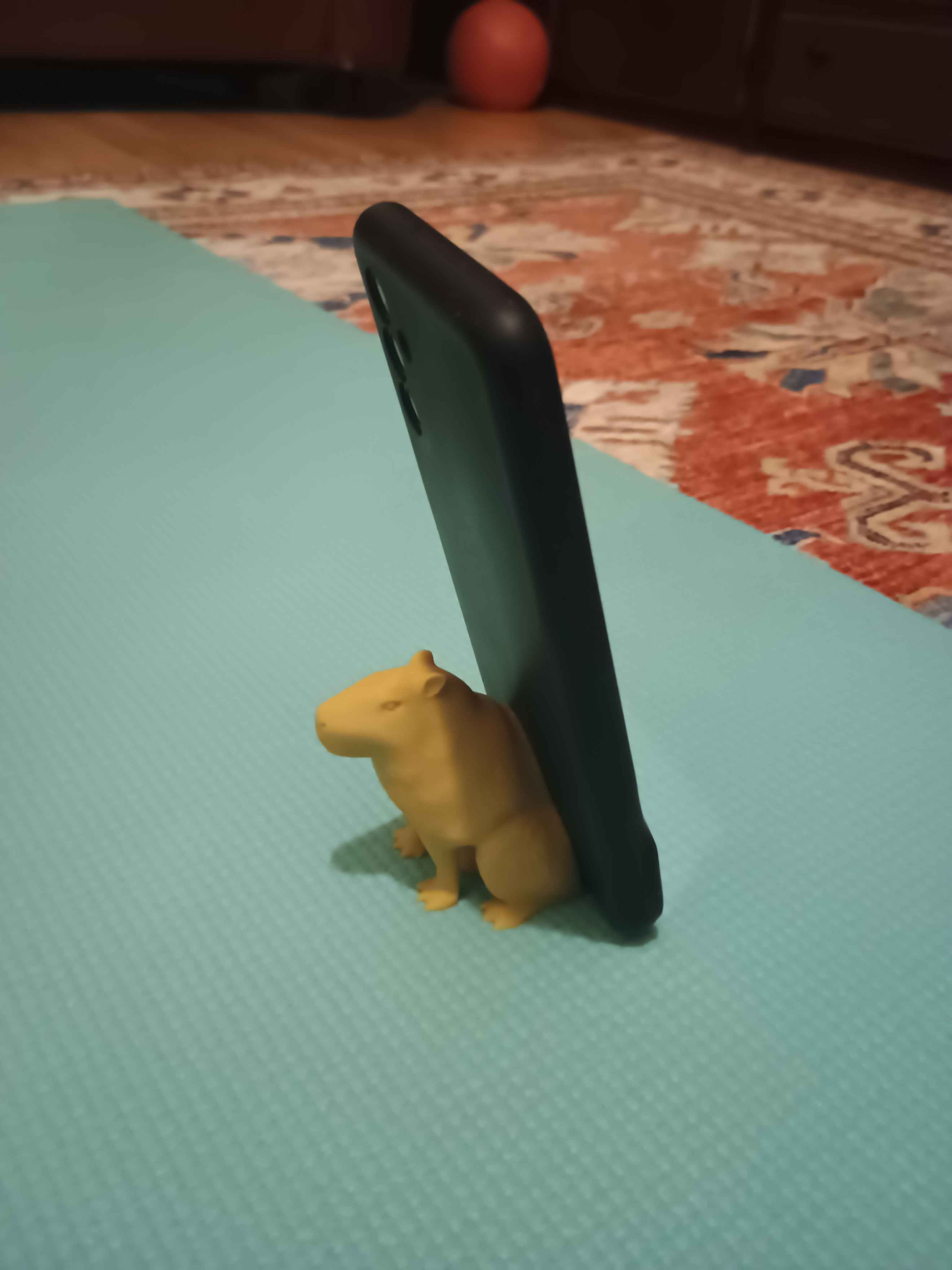 Capybara Phone Holder