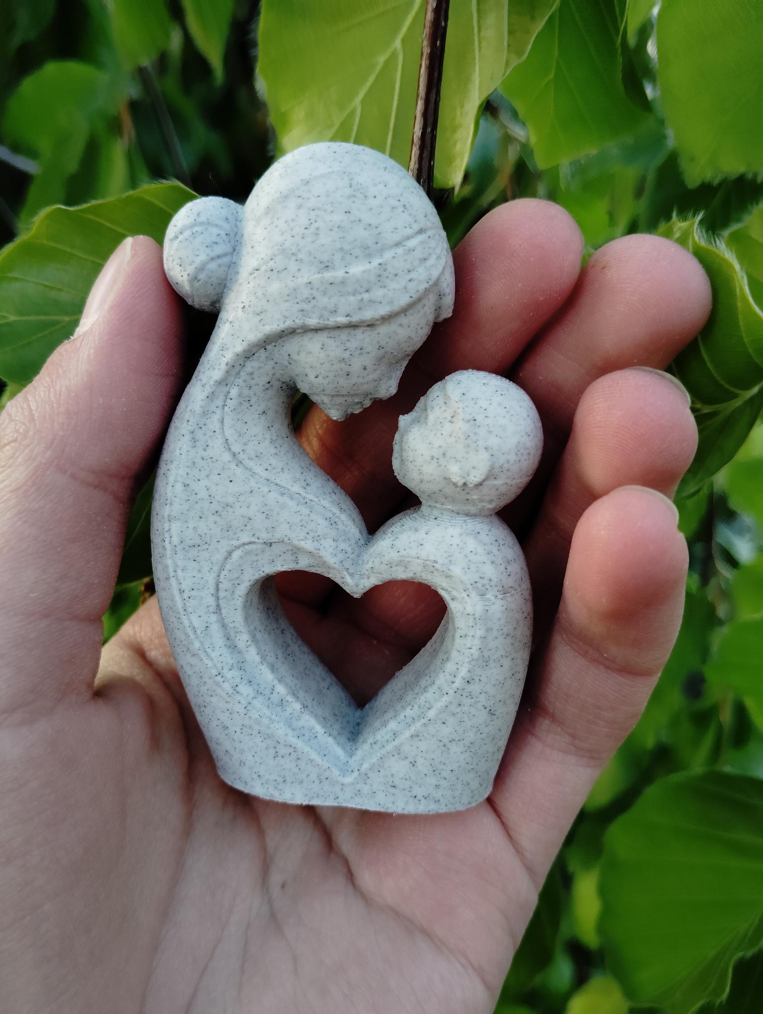 Elegant Mother & Child Heart Sculpture – Mother’s Day Gift