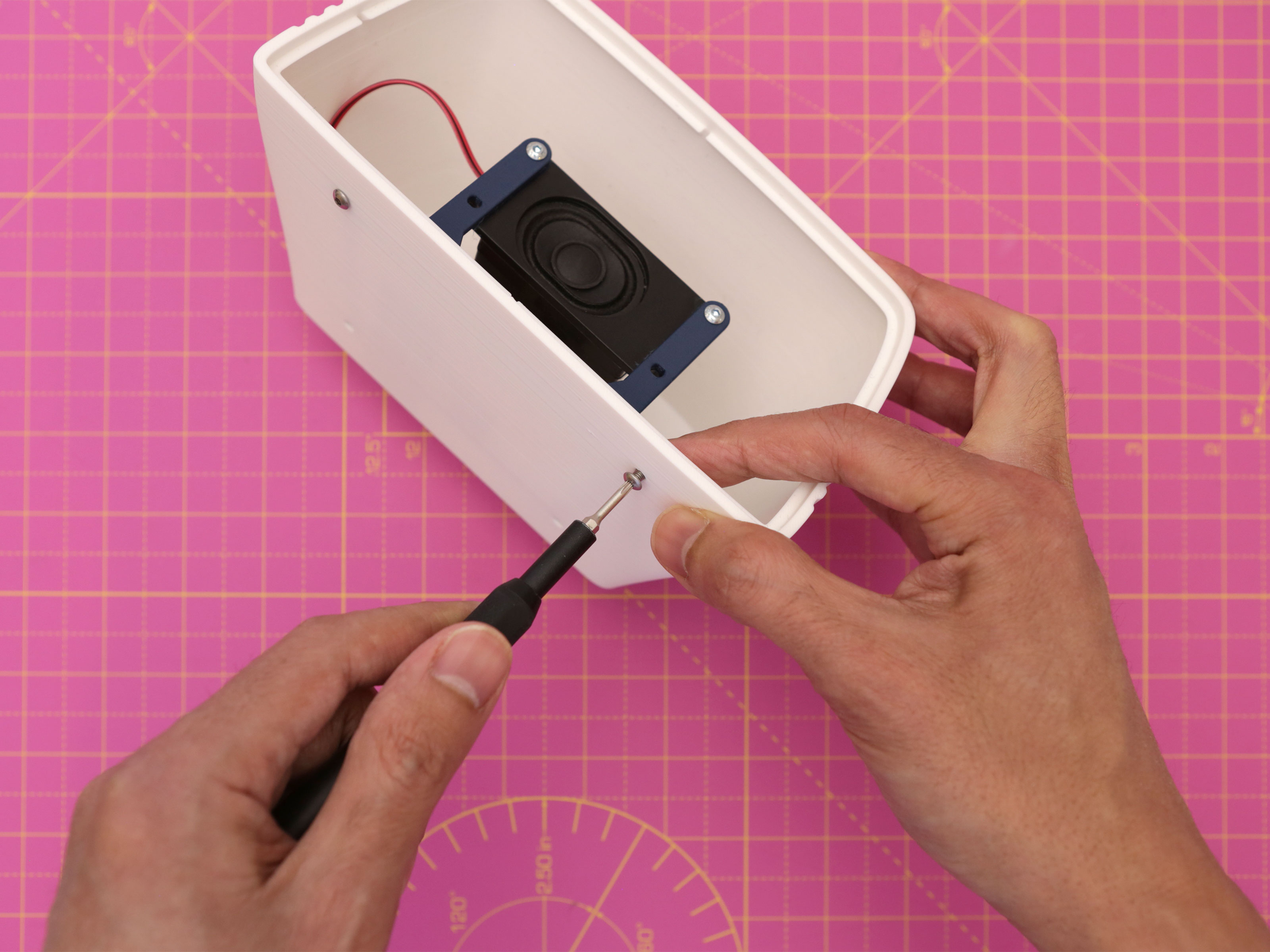 Severance Inspired Bluetooth Speaker — miniatura 8