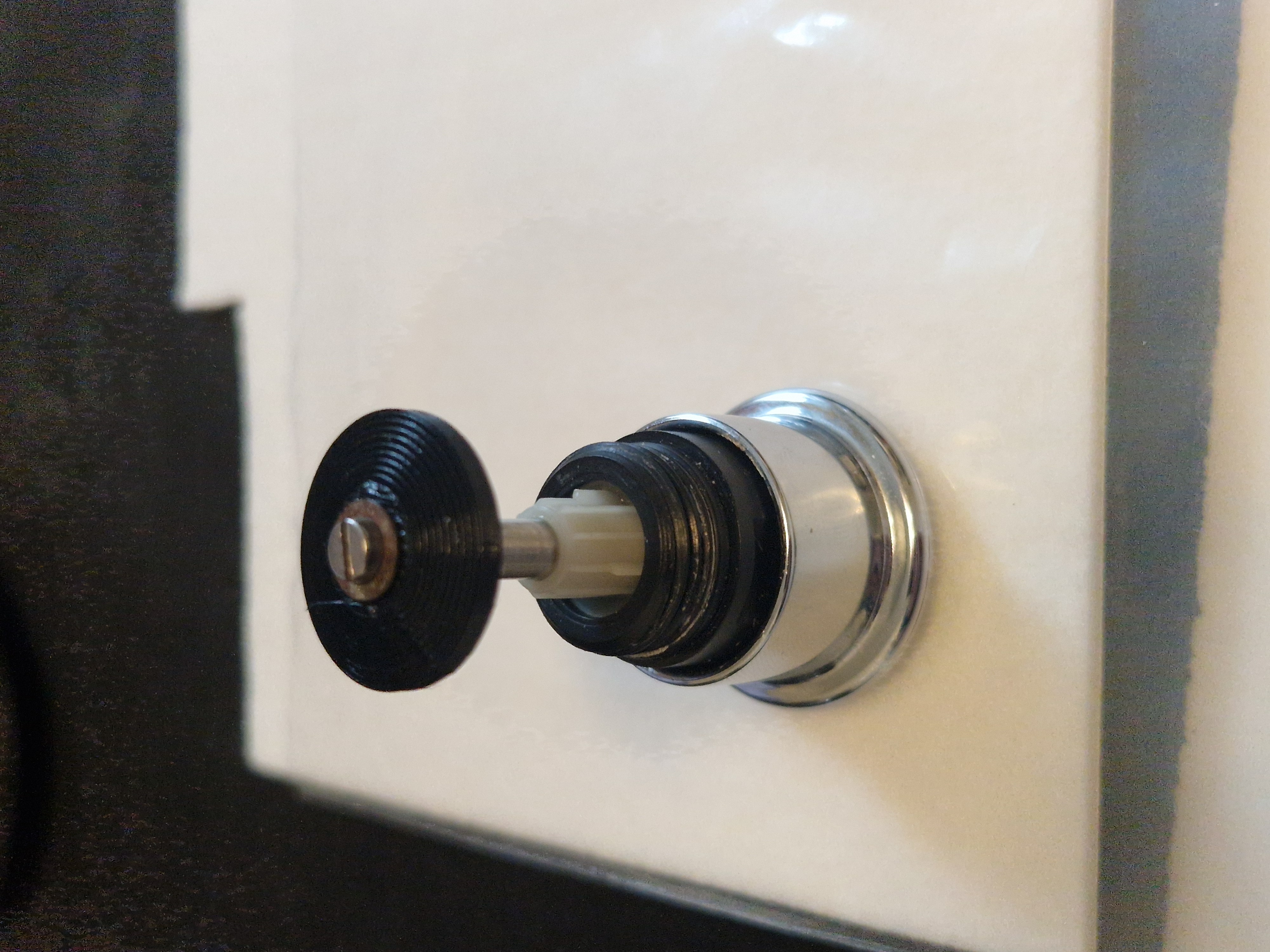 Gasket for shower/bath mixer tap with diverter