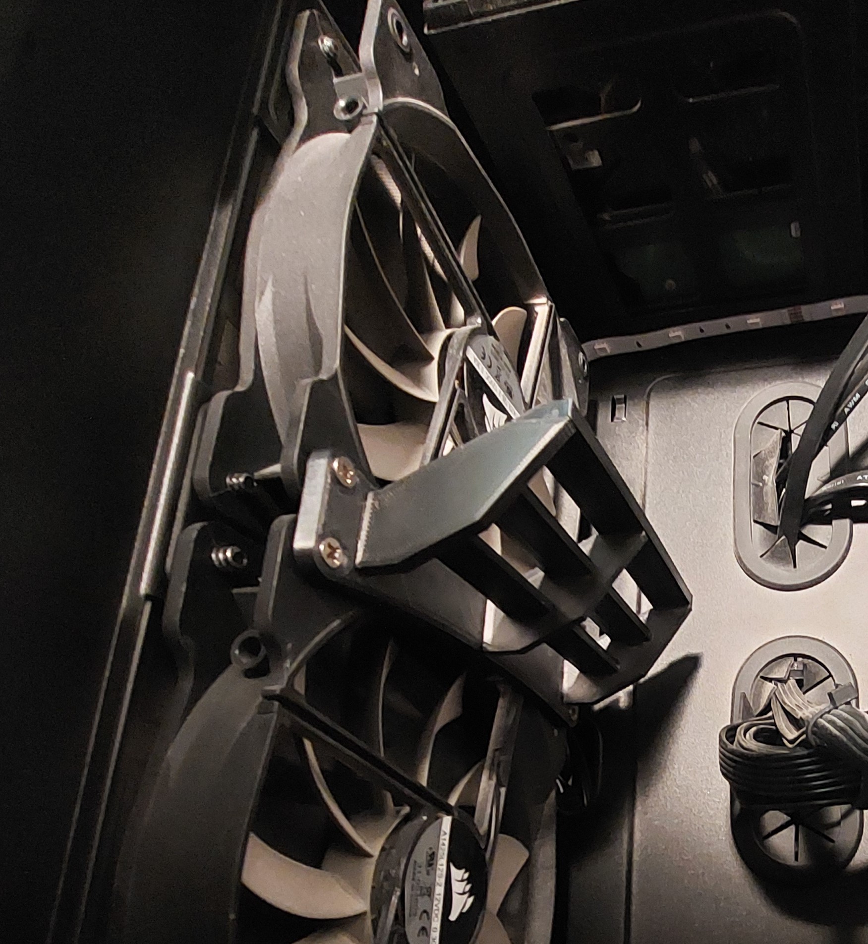 GPU support for Corsair 600C inversed case