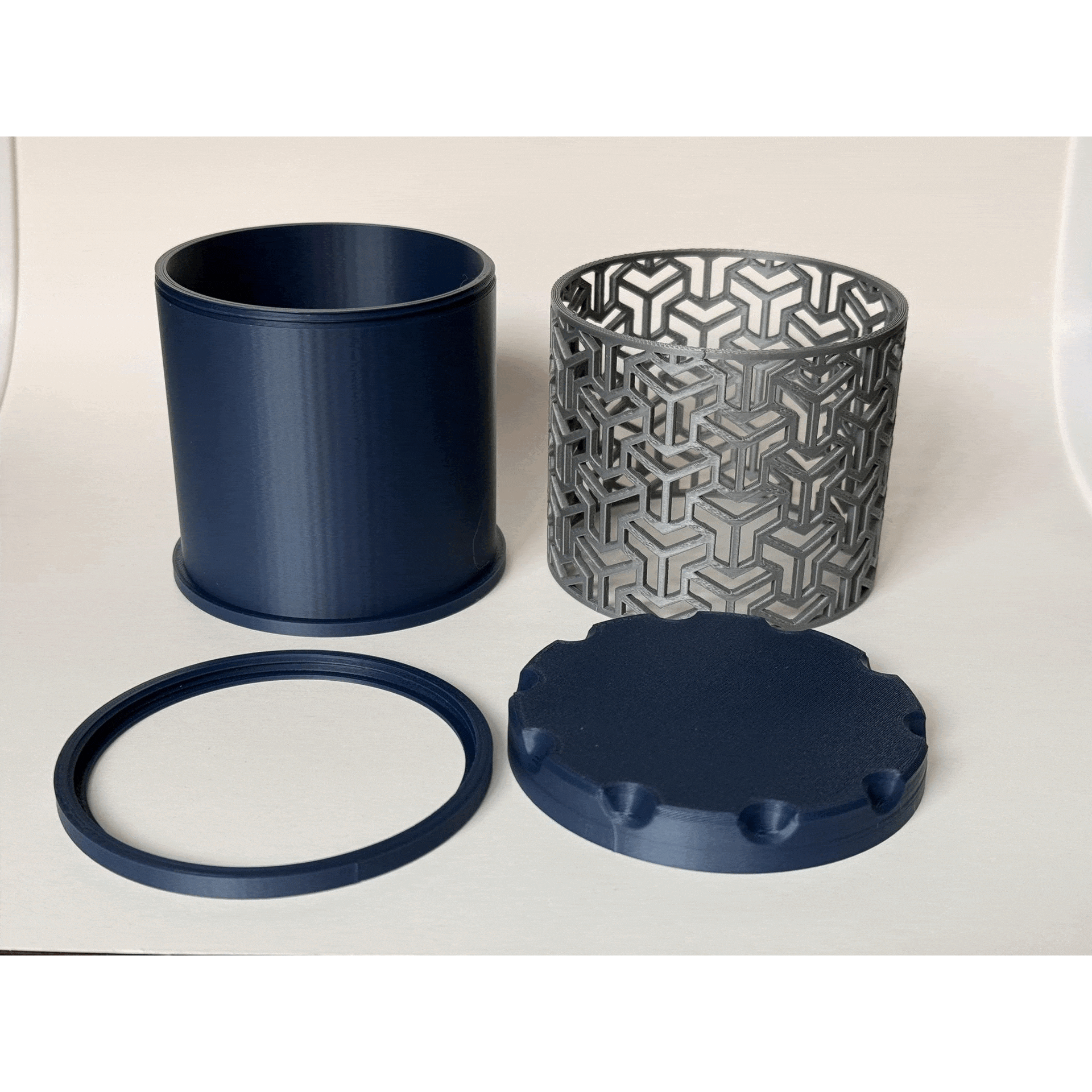 Container with interchangeable sleeves and optional lid in 3 sizes!