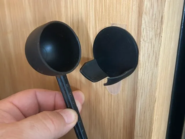 Aeropress coffee scoop hanger