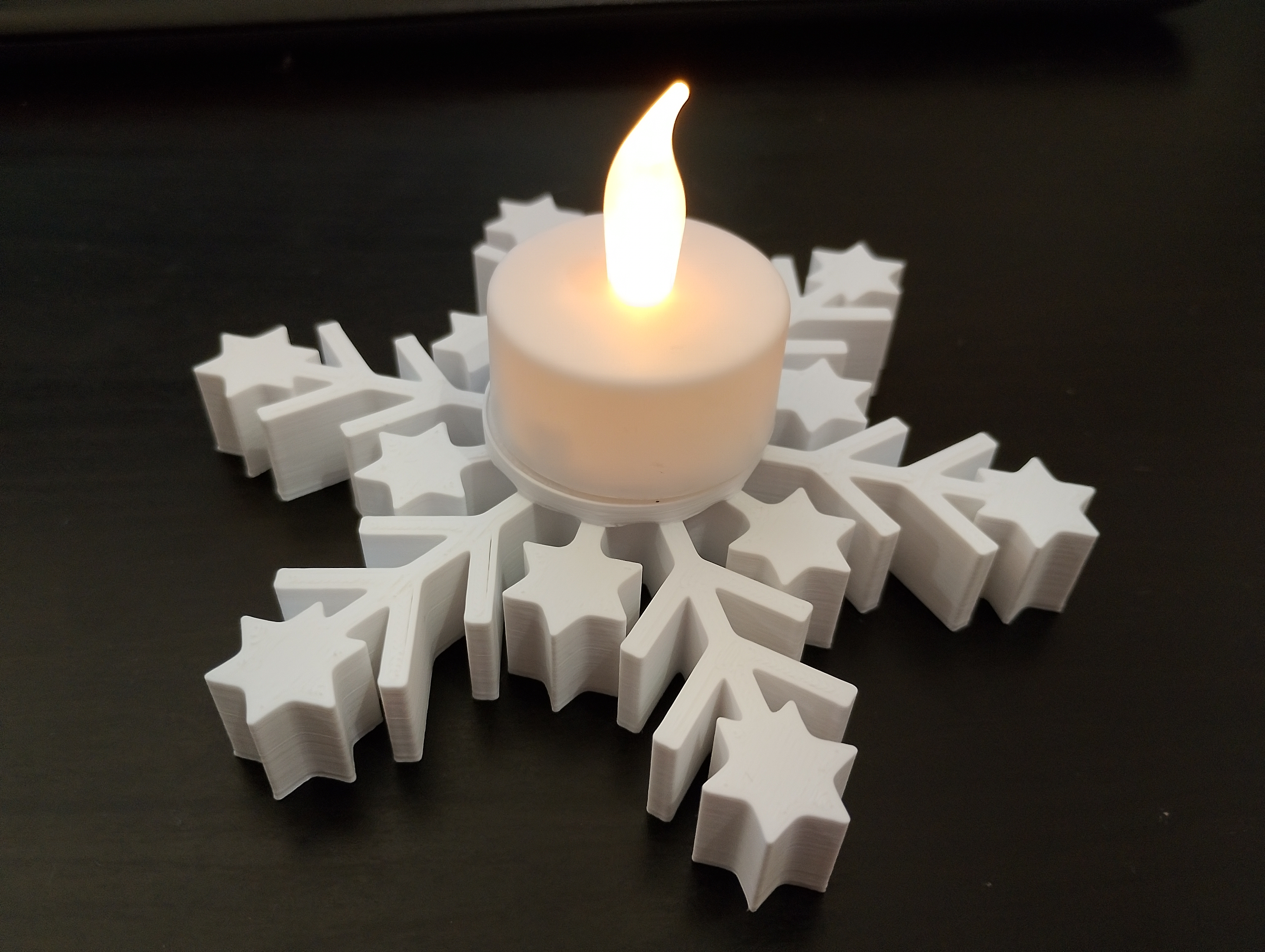 Flocon lumineux – Décoration hivernale à imprimer