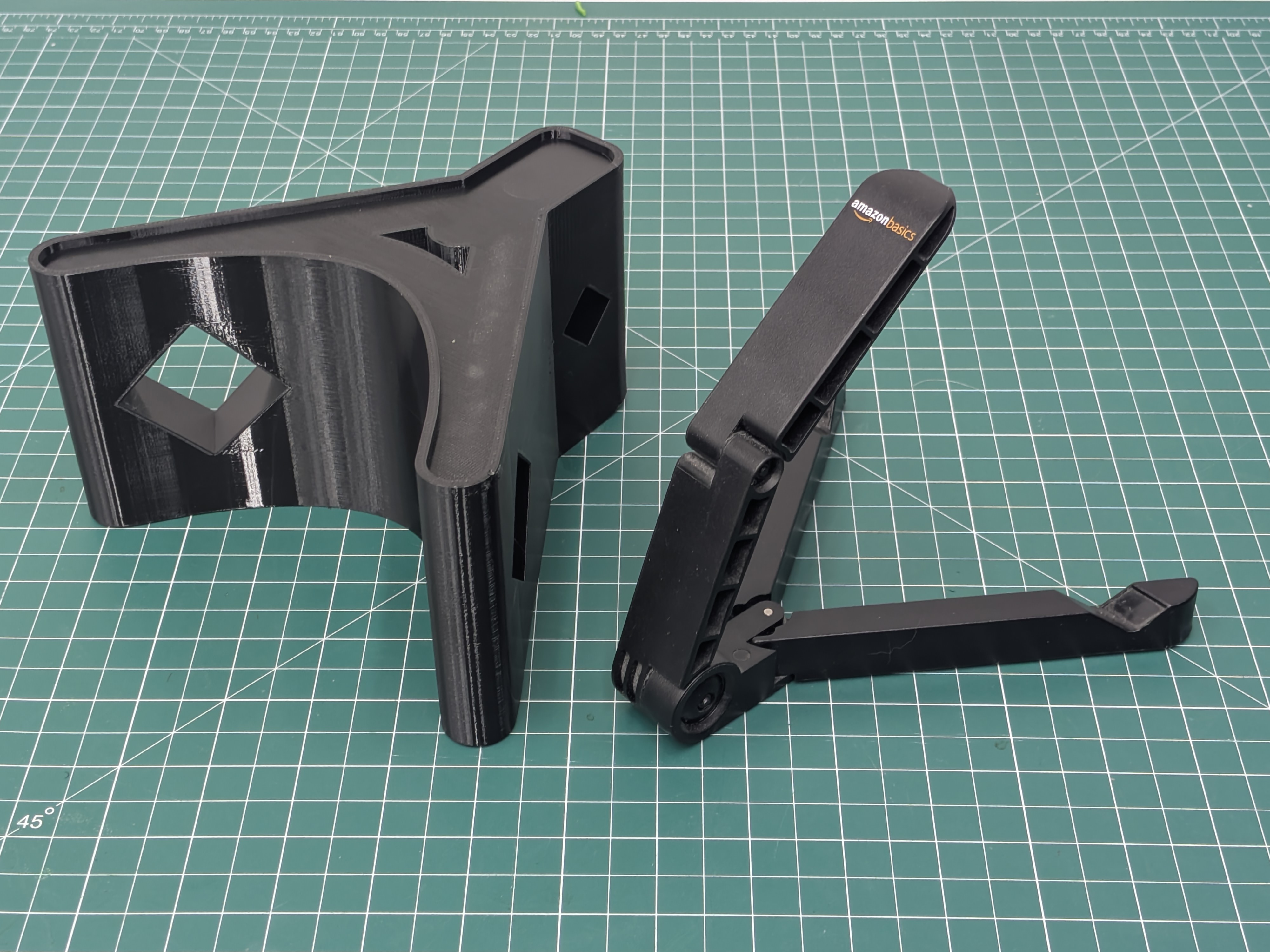 Triangular Tablet/Monitor Stand Raiser — thumbnail 2