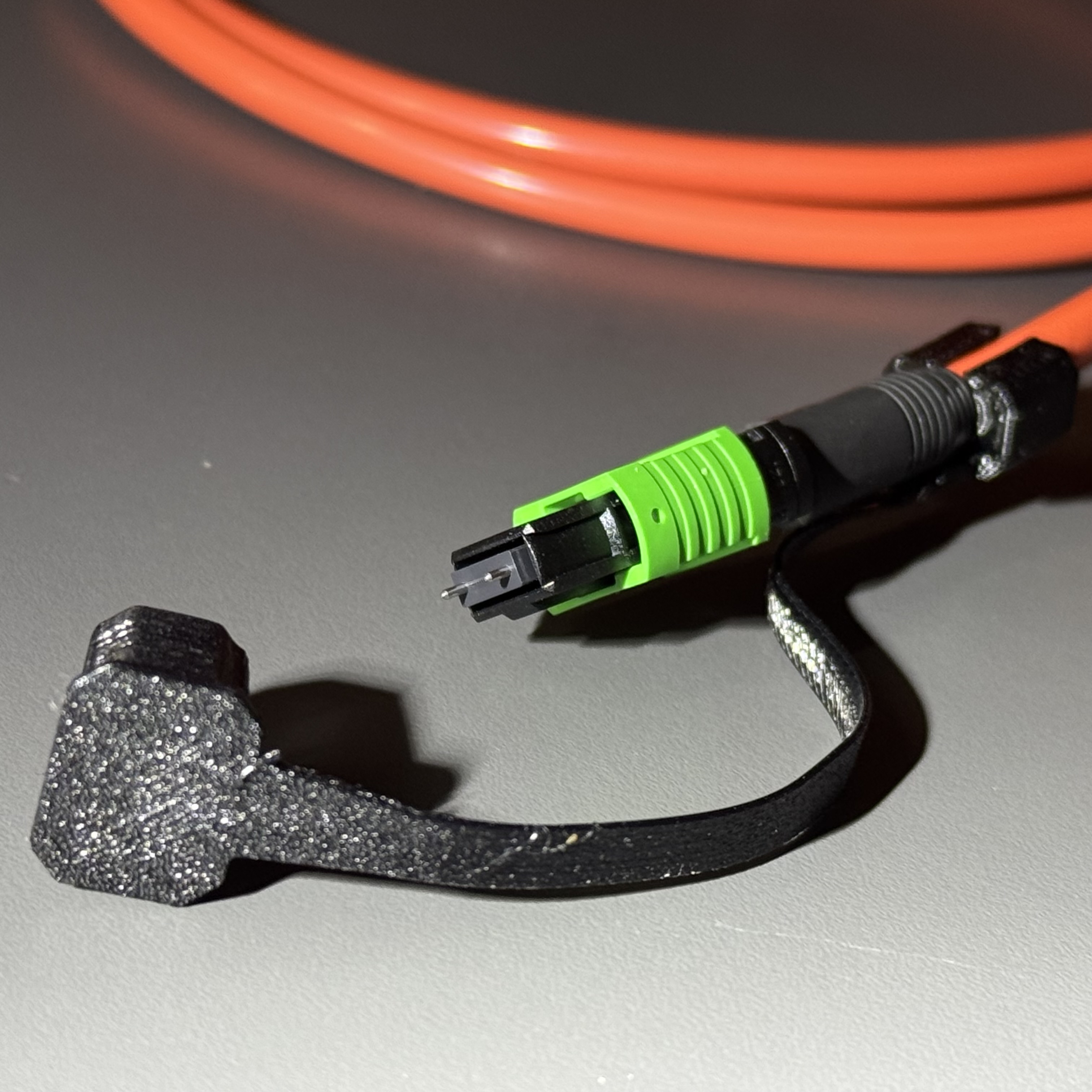 Dust cover for MPO/MPT connector
