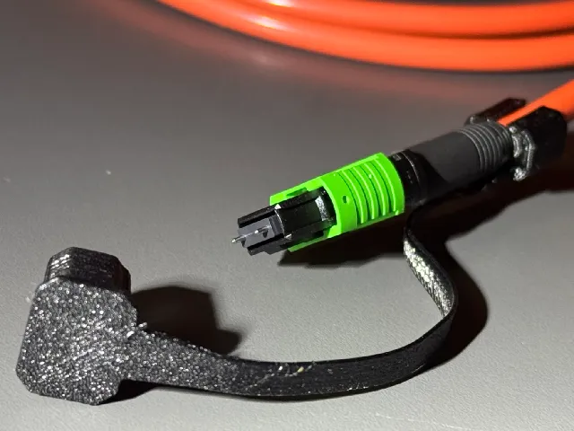Dust cover for MPO/MPT connector