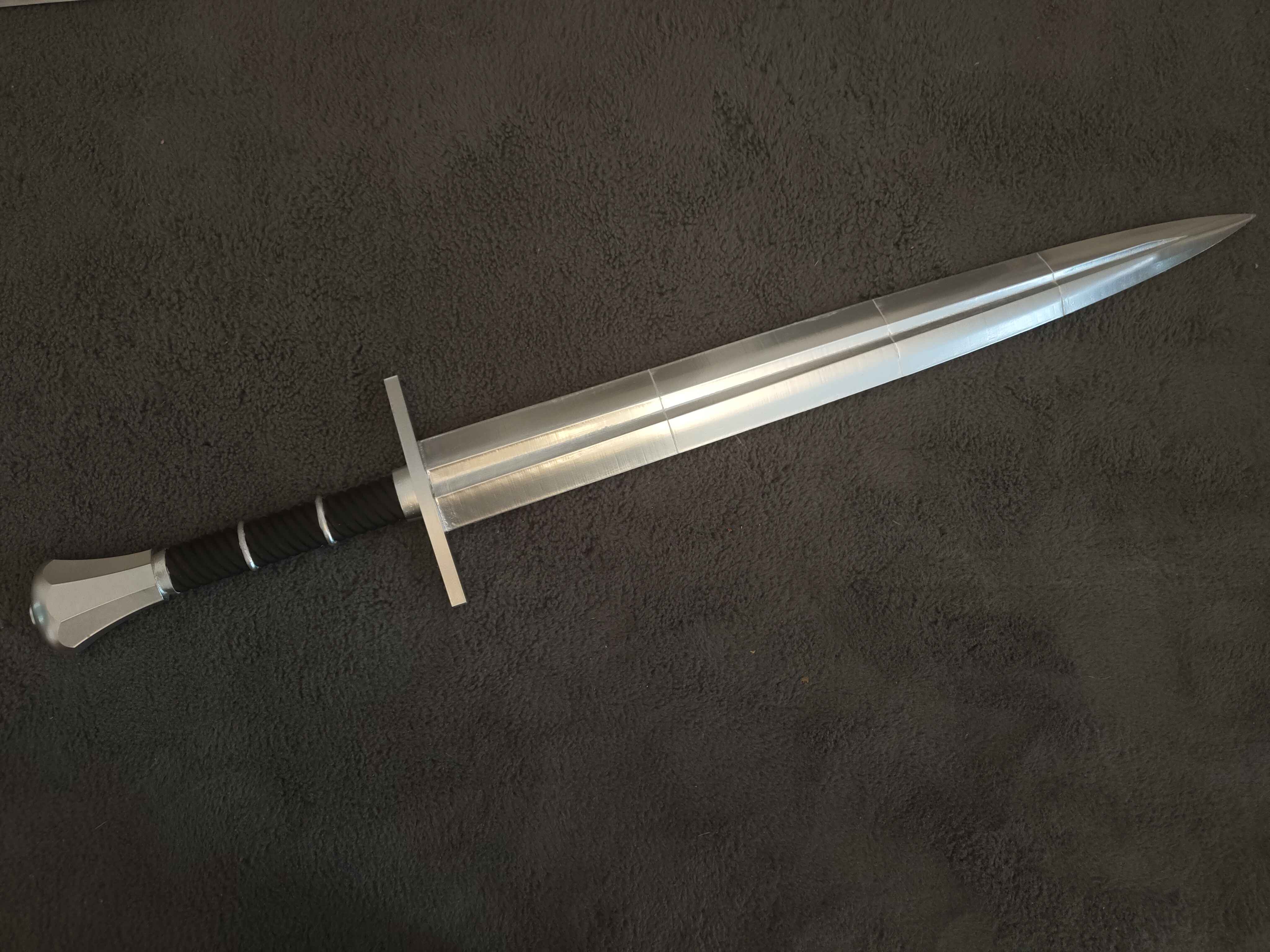 Long sword/broad sword and short sword