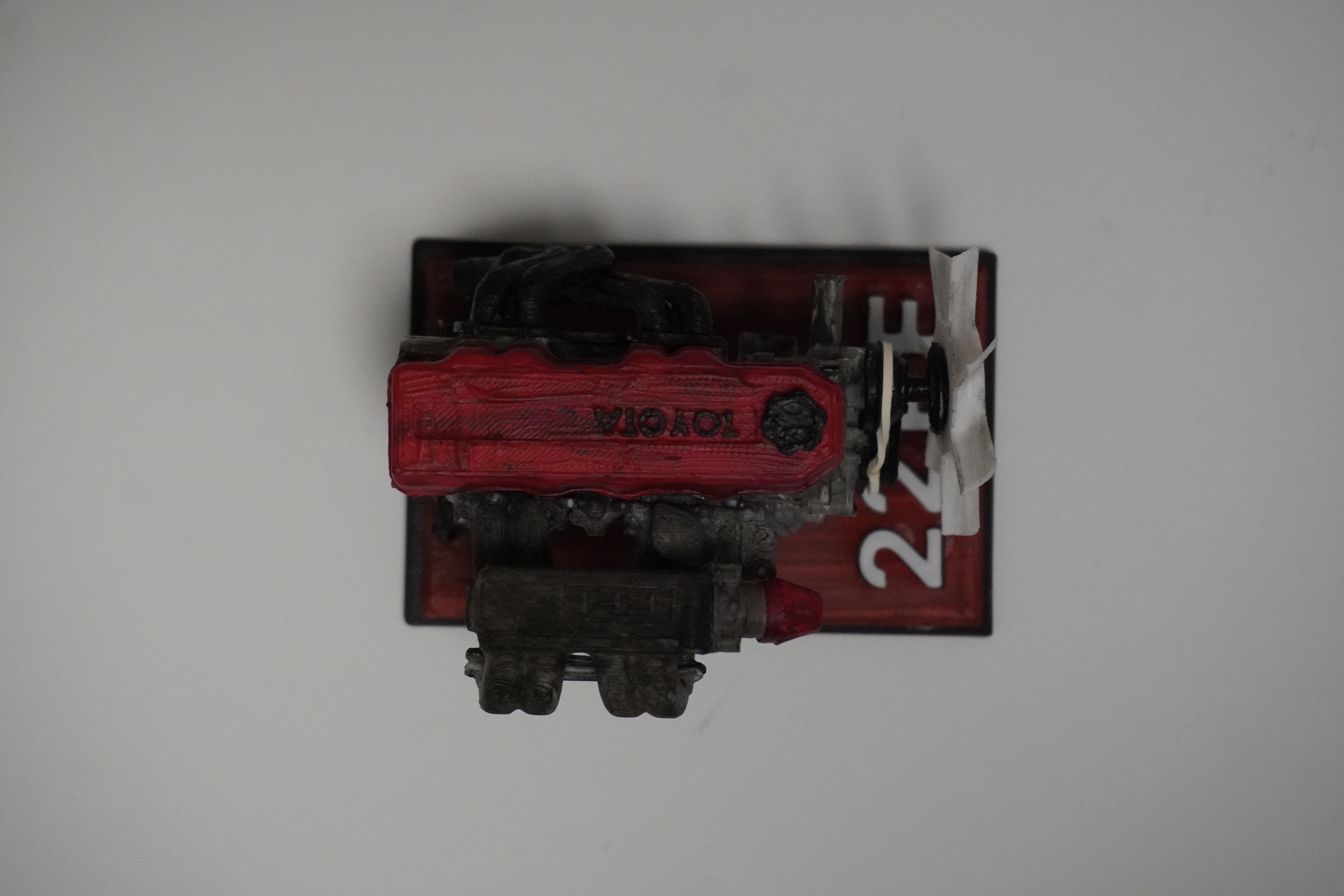 MINI Toyota 4 Cylinder Engine 22RE, Complete Working Model Mini Edition — miniatura 26